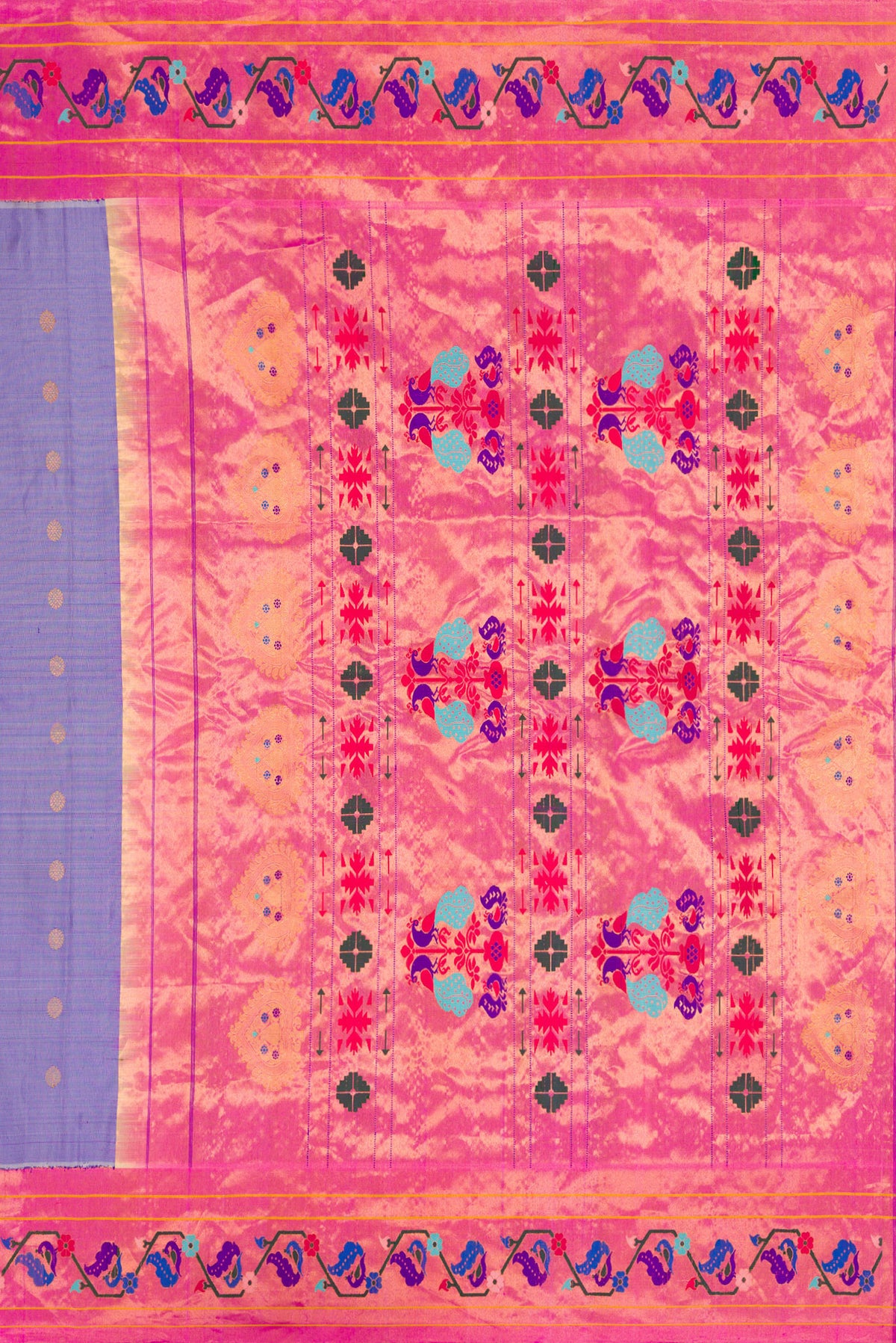 Close up image of the pallu of Lilac Dual Tone Gadwal Silk Saree with Zari Butta on the body and Paithani Border. 