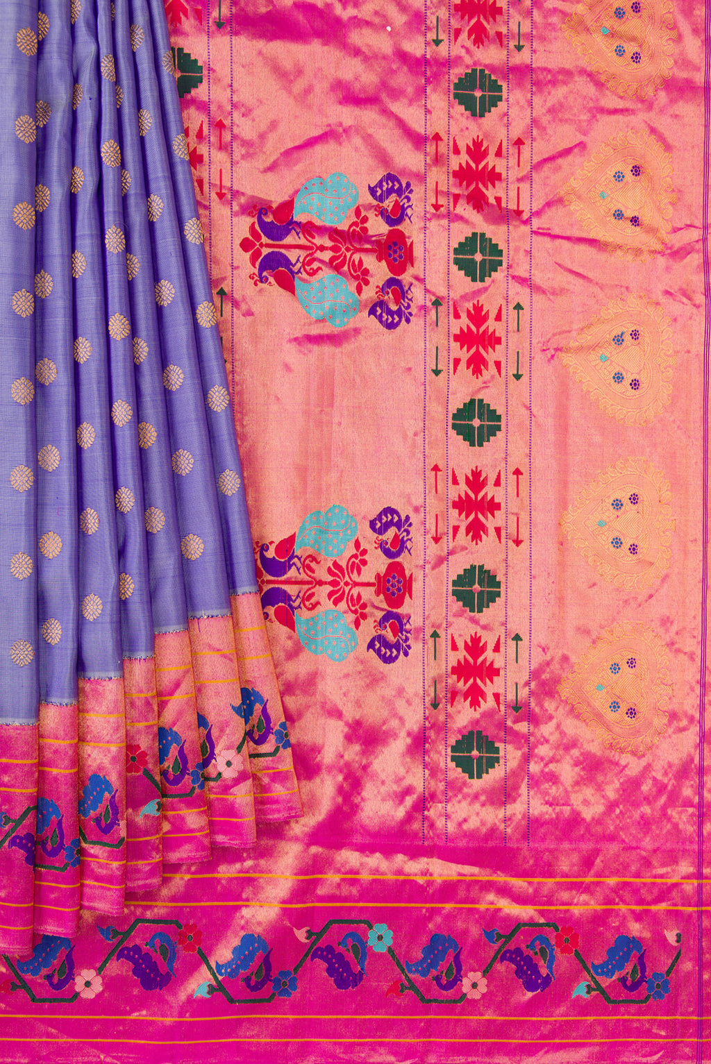 Pleats and pallu of Lilac Dual Tone Gadwal Silk Saree with Zari Butta on the body and Paithani Border. 