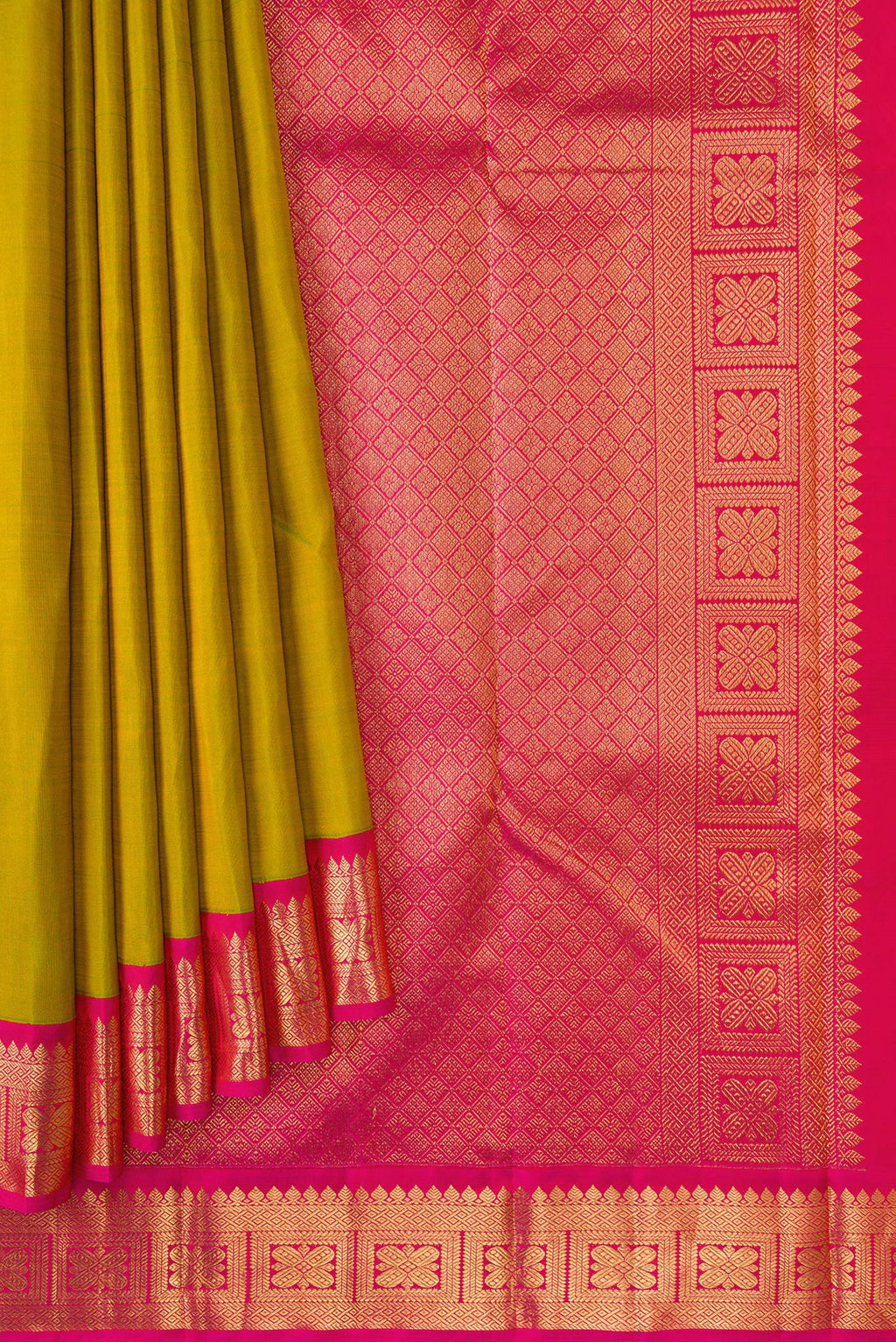 Pleats and pallu of Green Dual Tone Kanjivaram Silk Saree with Plain Body and Zari Border. 