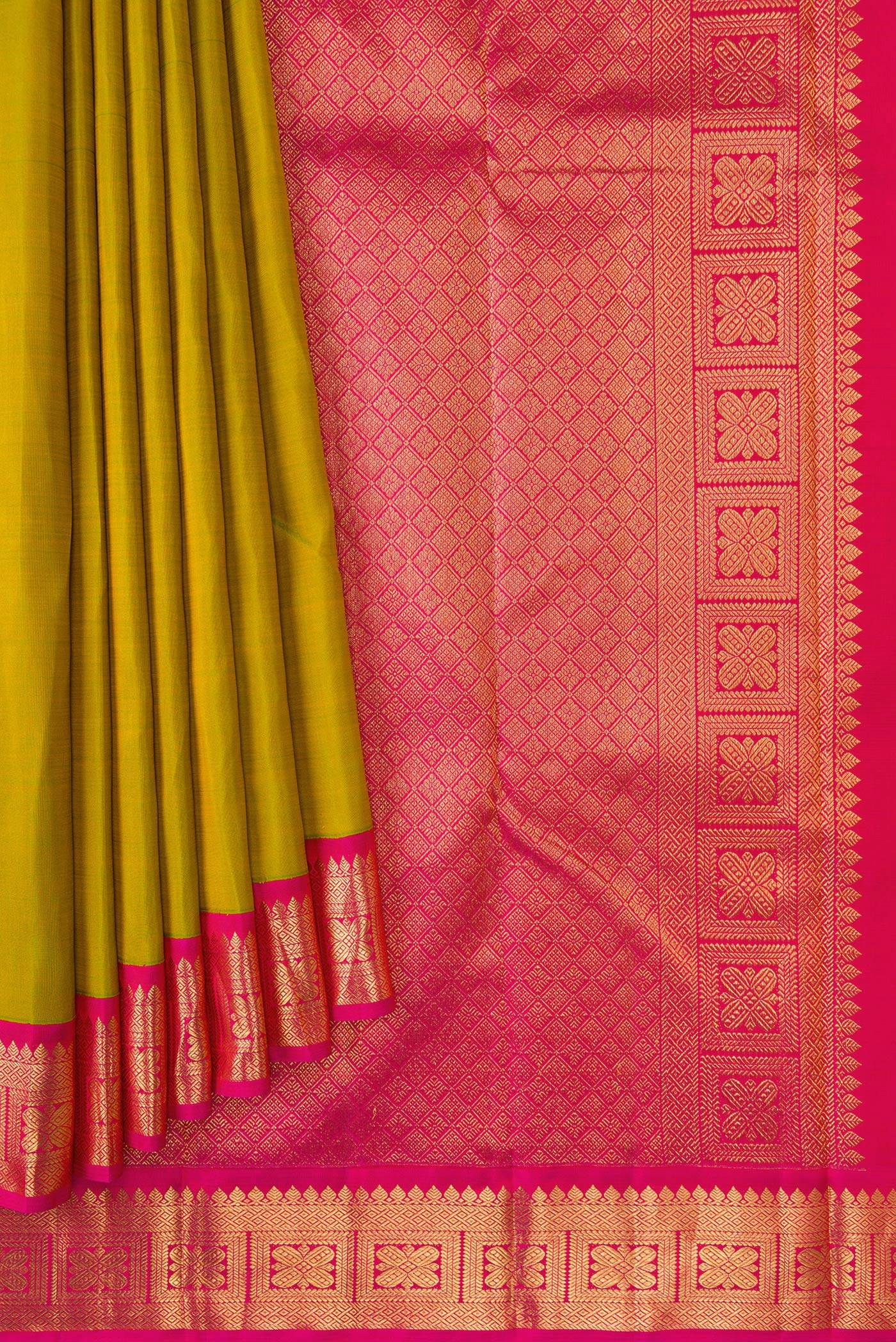 Pleats and pallu of Green Dual Tone Kanjivaram Silk Saree with Plain Body and Zari Border. 