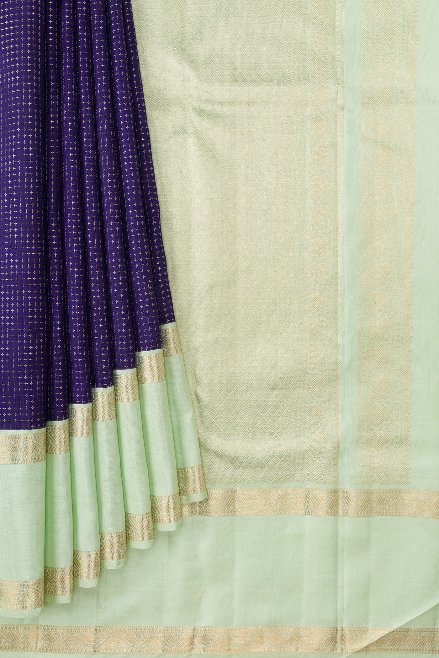 Pleats and pallu of Navy Blue Dual Tone Kanjivaram Silk Saree with Checked design on the body and Zari Border. 
