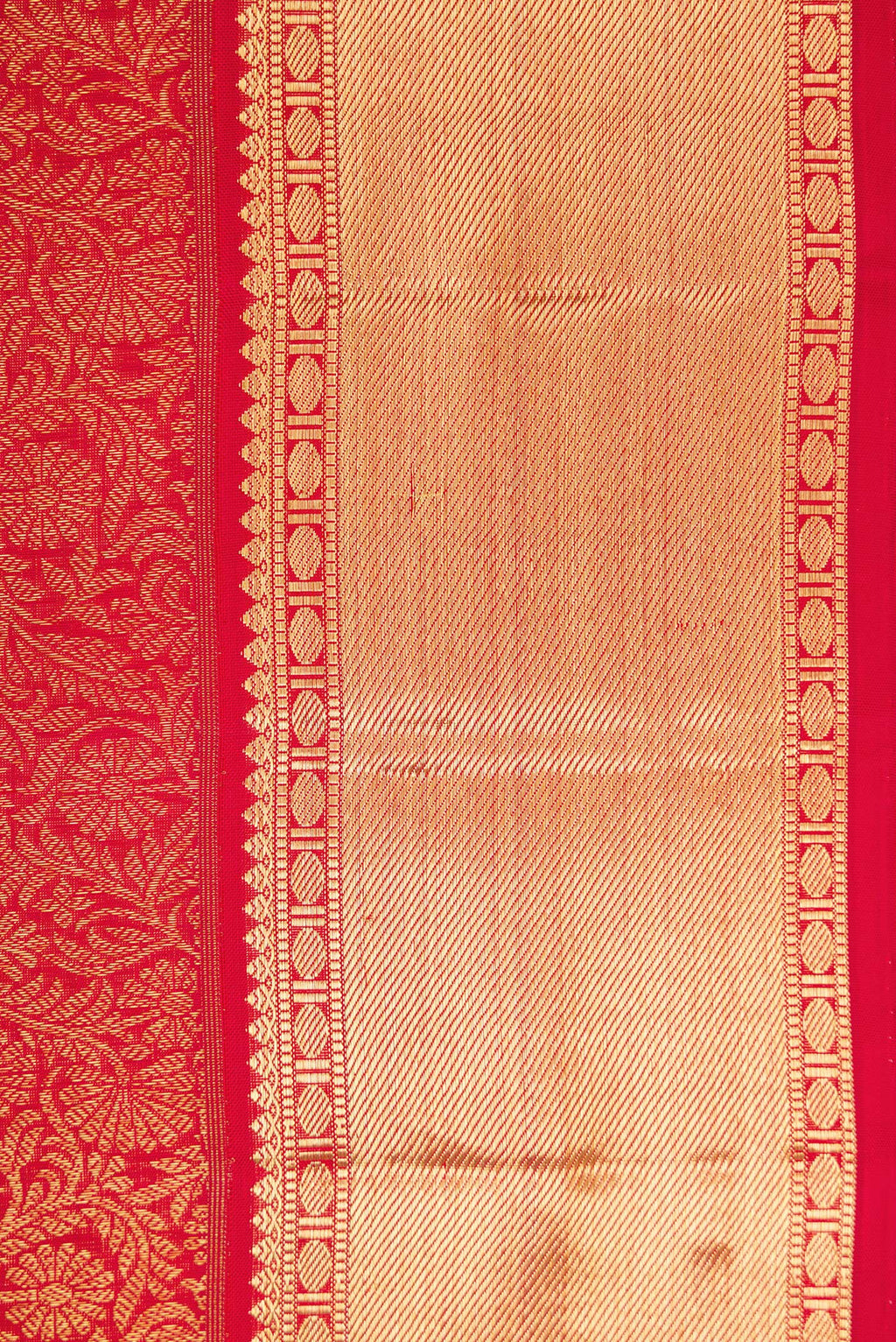 Border image of Dark Pink Dual Tone Kanchipuram Silk Saree with Zari Brocade on the body and Zari Border. 