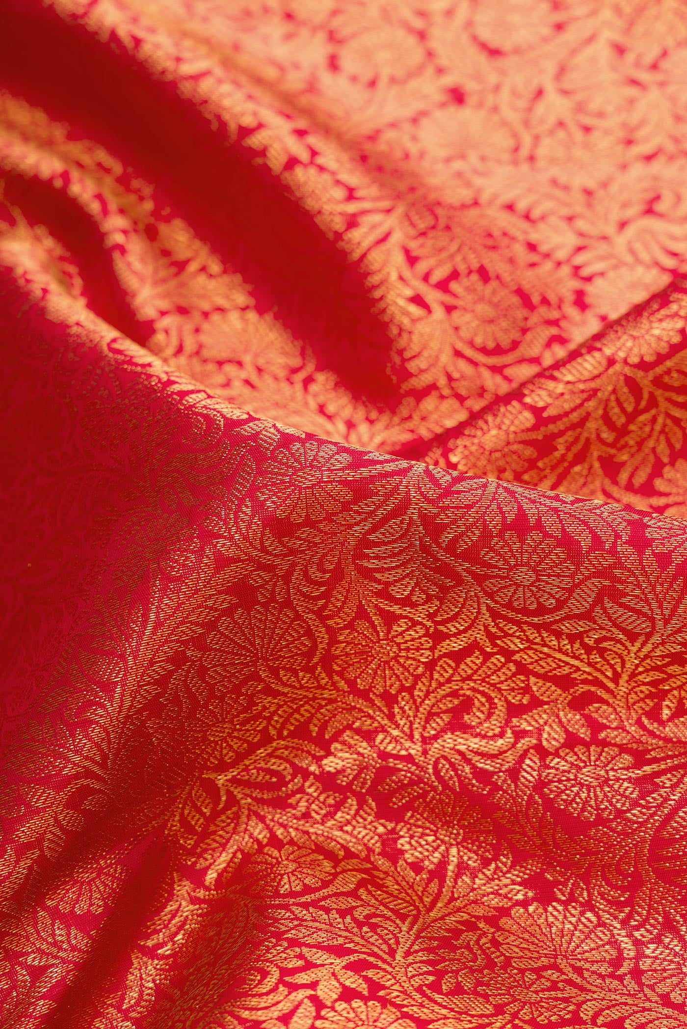 Close up of Dark Pink Dual Tone Kanchipuram Silk Saree with Zari Brocade on the body and Zari Border.  displaying folds