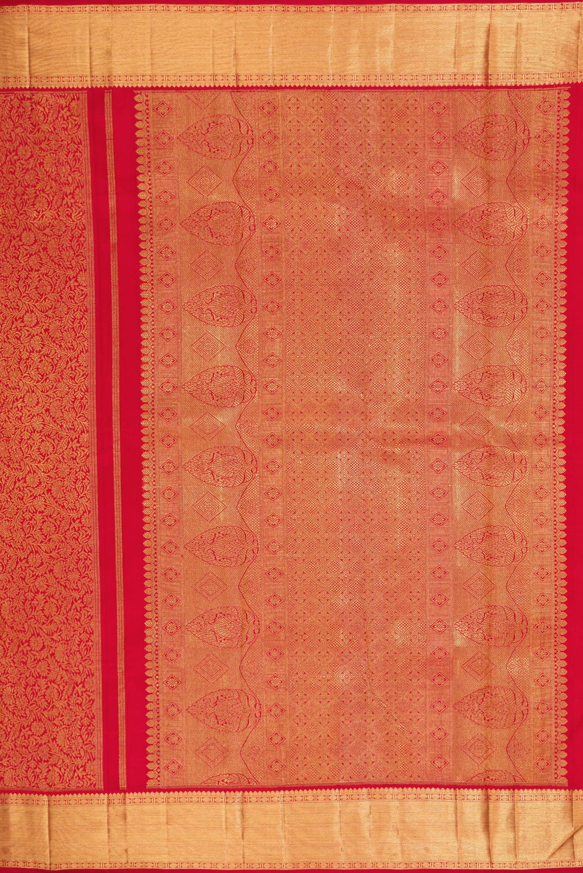 Close up image of the pallu of Dark Pink Dual Tone Kanchipuram Silk Saree with Zari Brocade on the body and Zari Border. 