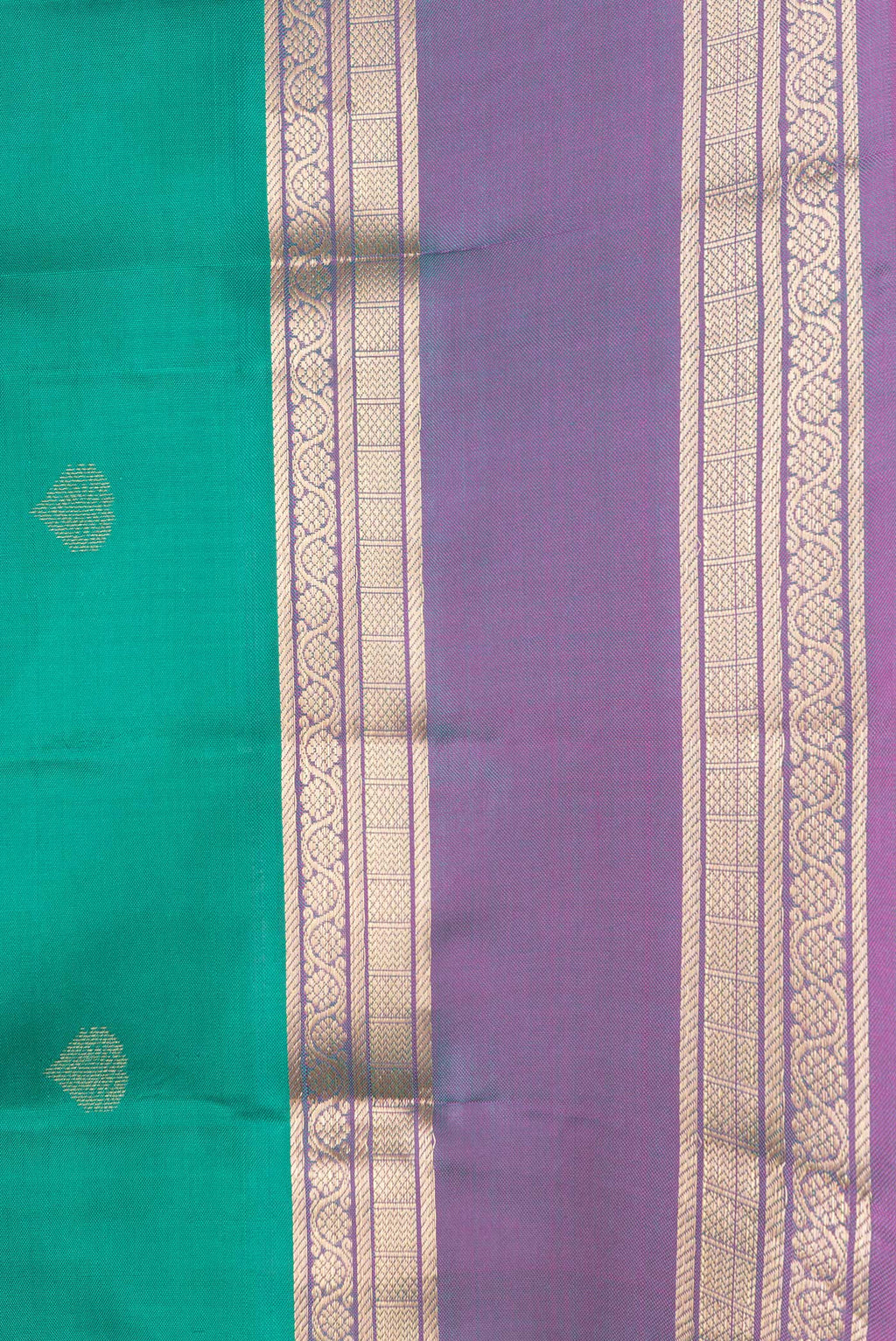 Border image of Green Dual Tone Kanchipuram Silk Saree with Zari Butta on the body and Zari Border. 