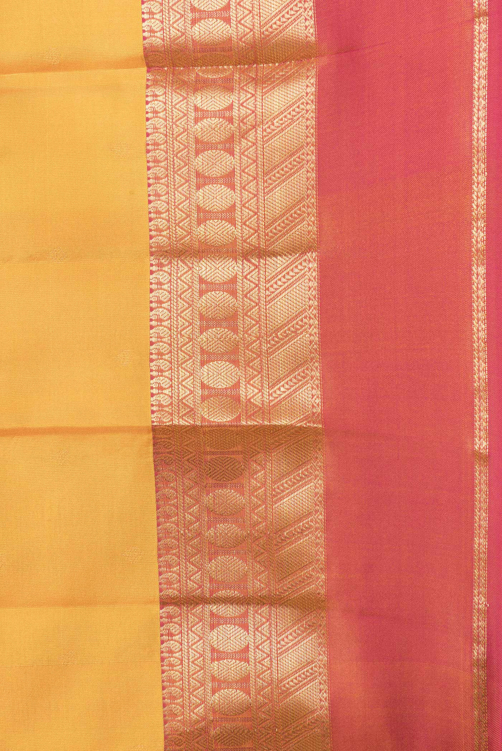 Border image of Yellow Dual Tone Kanchipuram Silk Saree with Zari Butta on the body and Zari Border. 