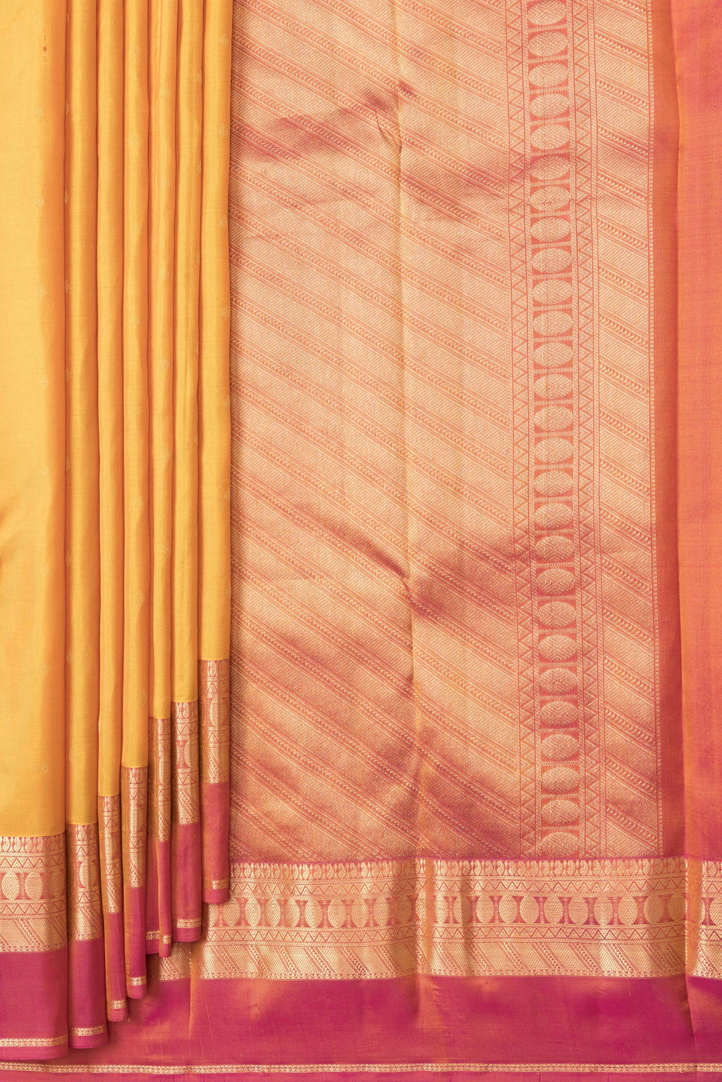 Pleats and pallu of Yellow Dual Tone Kanchipuram Silk Saree with Zari Butta on the body and Zari Border. 