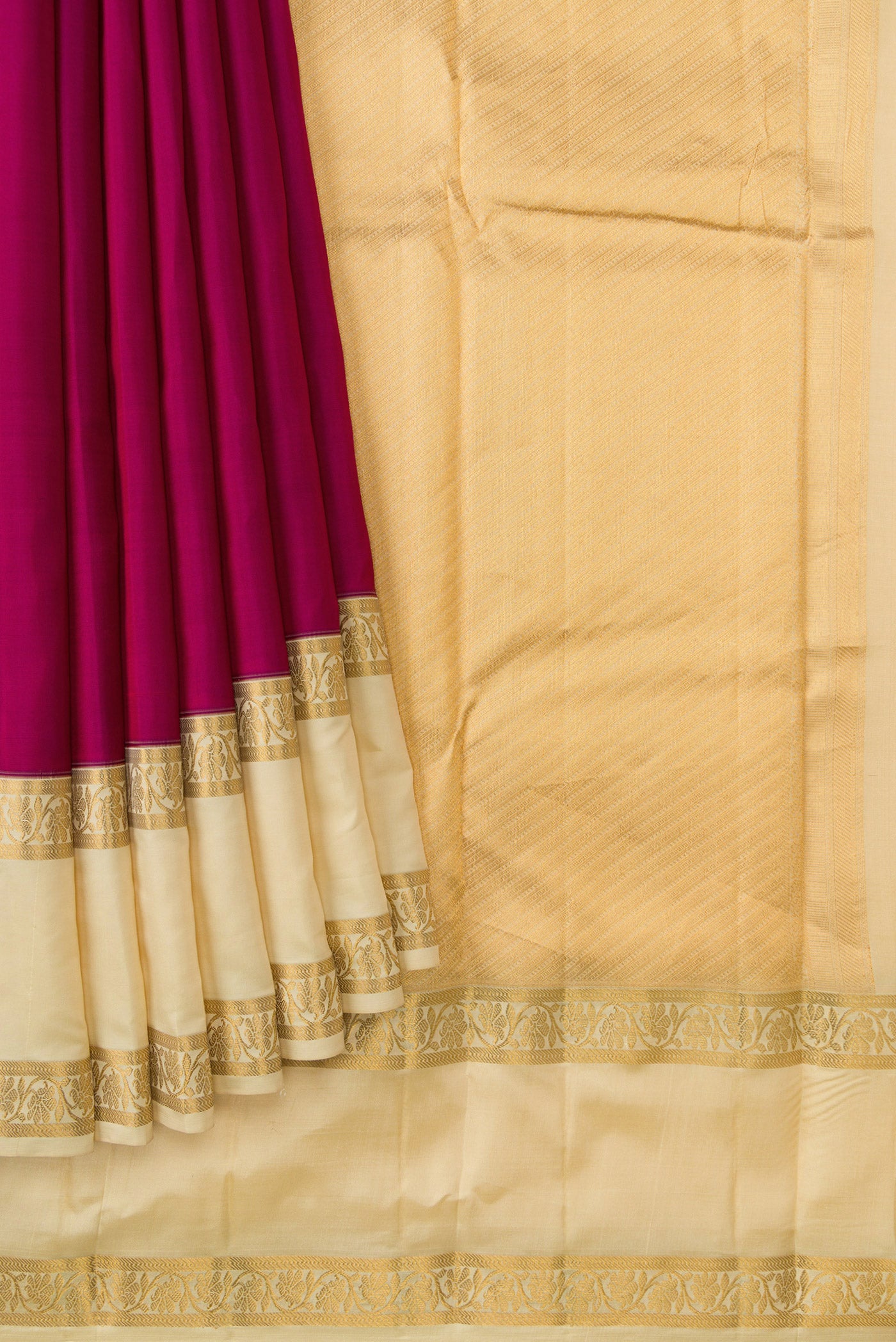 Pleats and pallu of Magenta Dual Tone Kanchipuram Silk Saree with Plain Body and Thin Zari Line. 