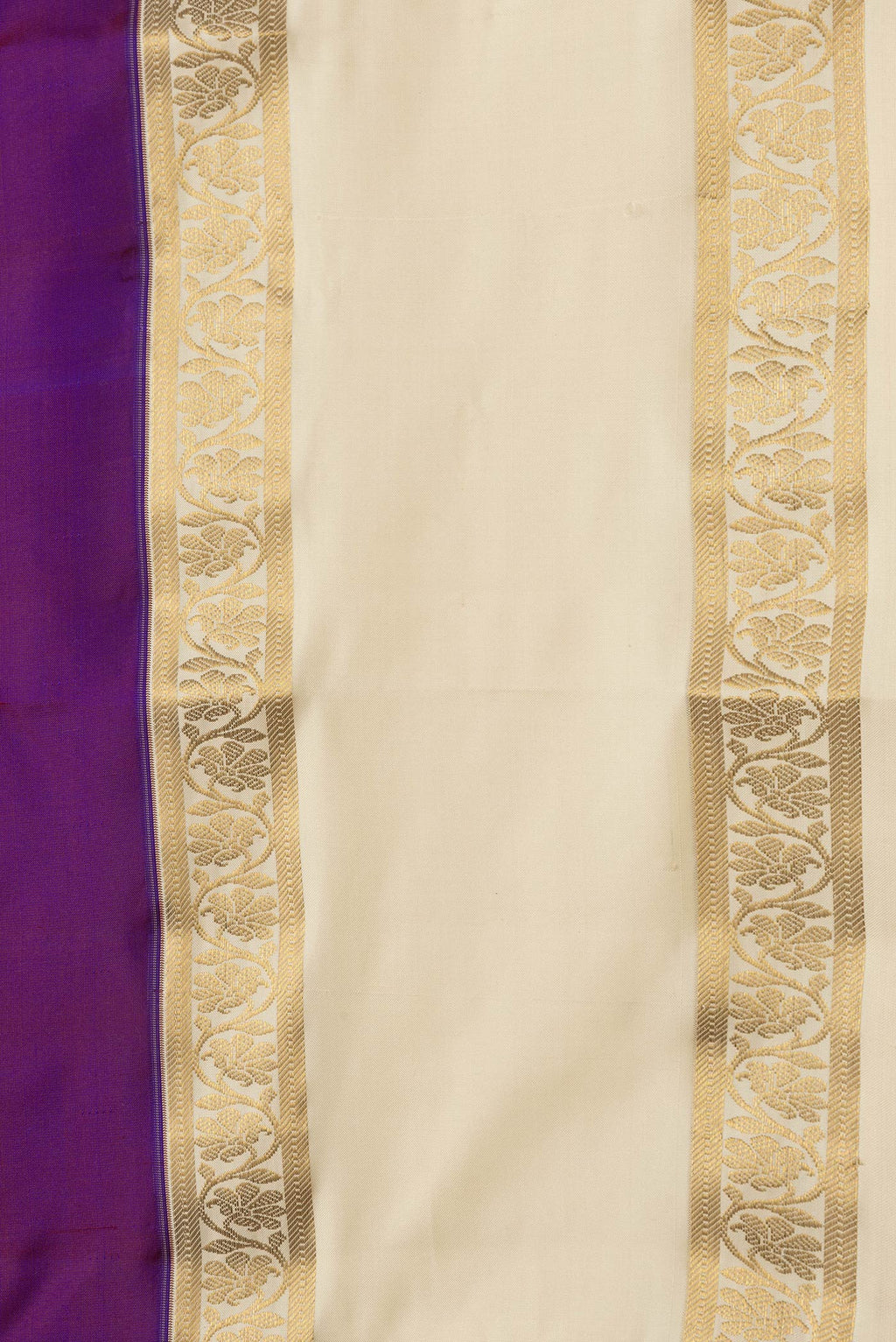 Border image of Purple Dual Tone Kanchipuram Silk Saree with Zari Butta on the body and Zari Border. 