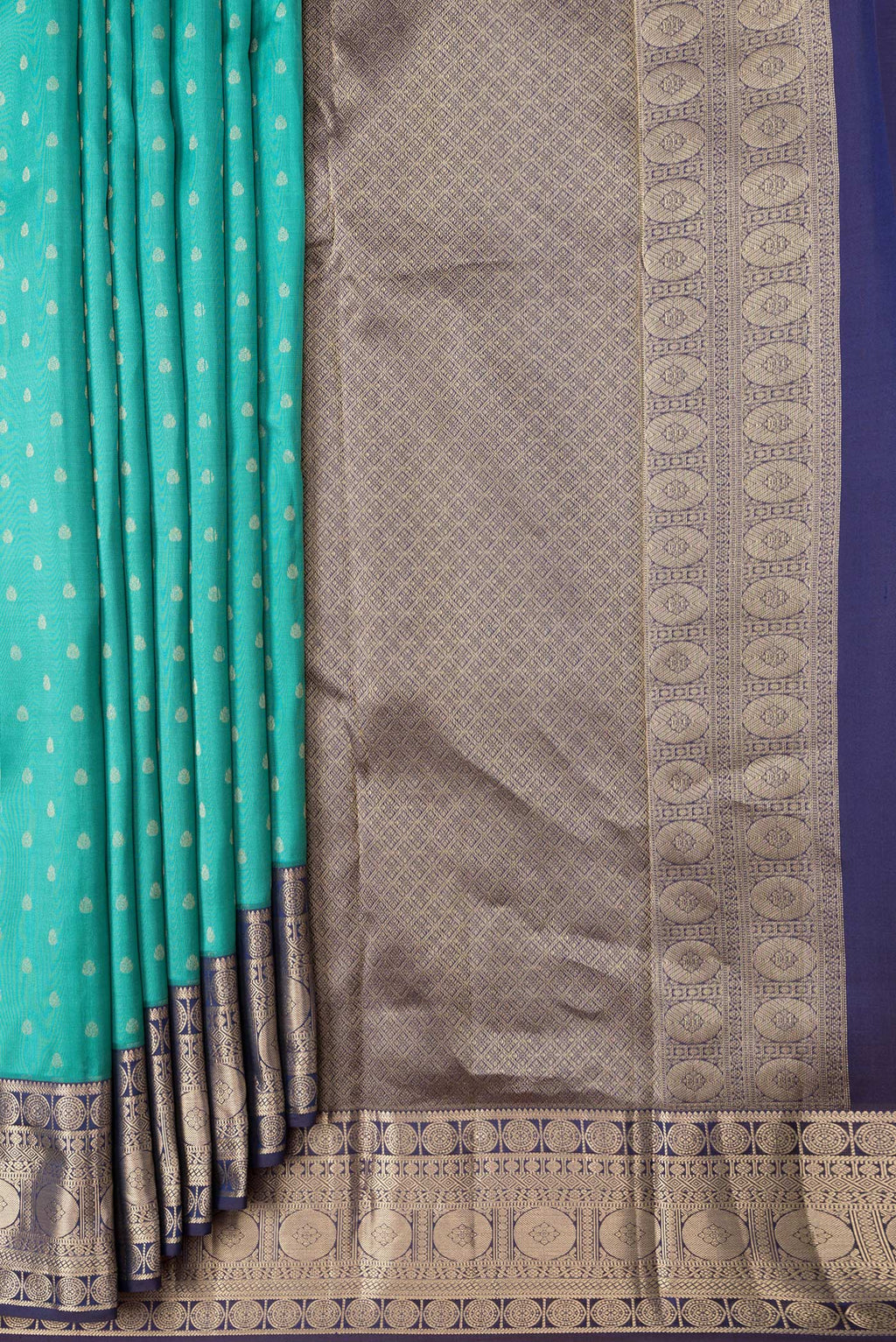 Pleats and pallu of Sea Green Dual Tone Kanchipuram Silk Saree with Zari Butta on the body and Zari Border. 