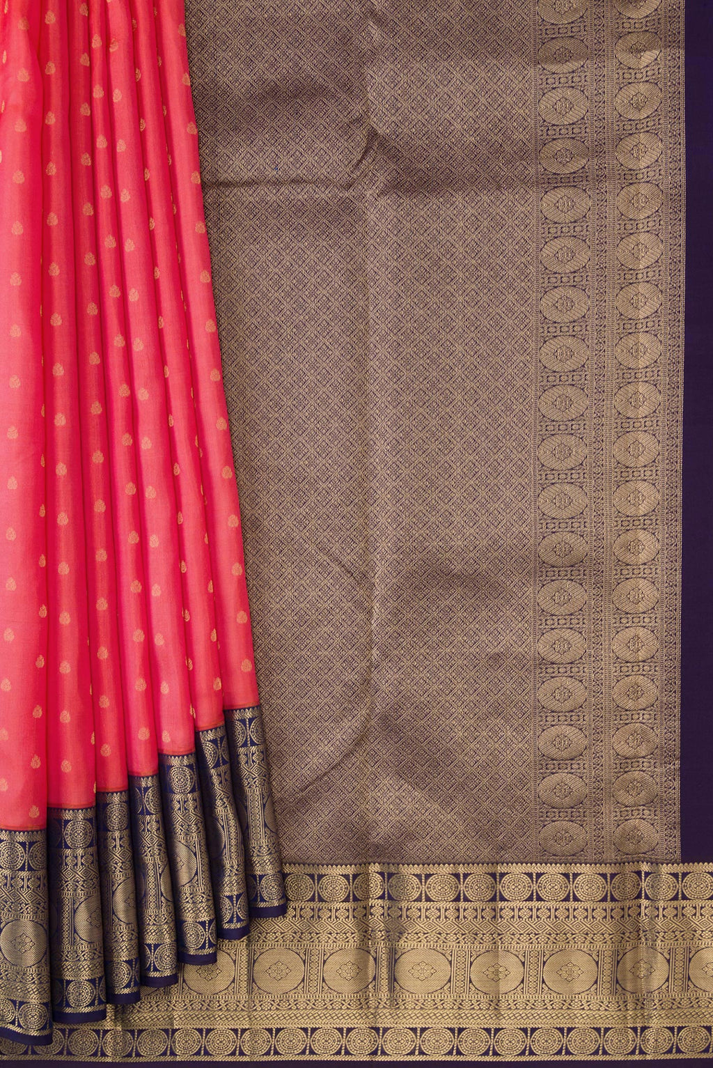 Pleats and pallu of Pink Dual Tone Kanchipuram Silk Saree with Zari Butta on the body and Zari Border. 