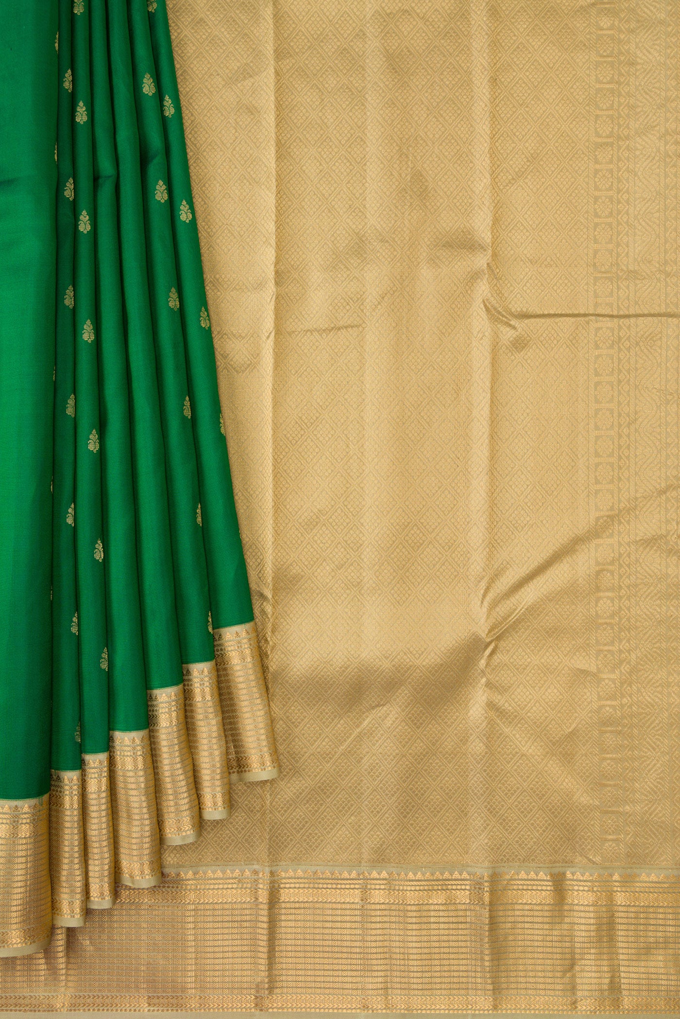 Pleats and pallu of Green Dual Tone Kanchipuram Silk Saree with Zari Butta on the body and Zari Border. 