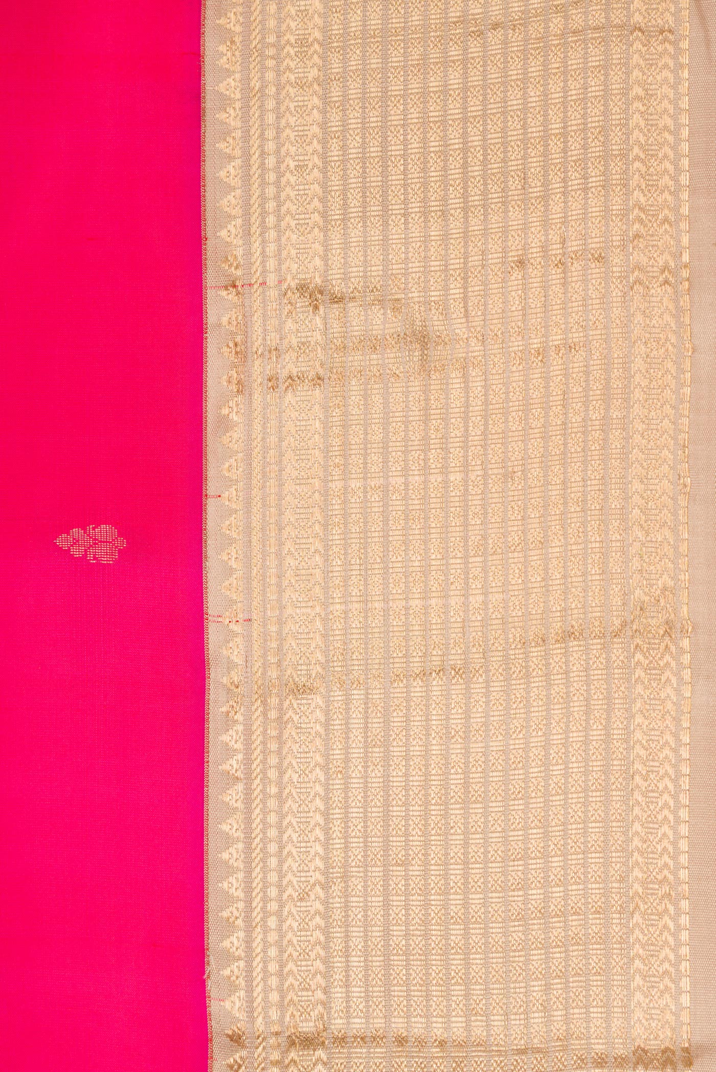 Border image of Pink Dual Tone Kanchipuram Silk Saree with Zari Butta on the body and Zari Border. 