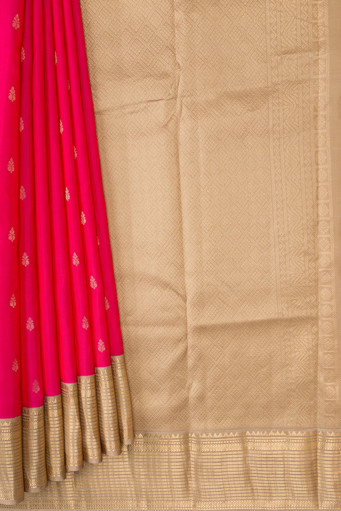Pleats and pallu of Pink Dual Tone Kanchipuram Silk Saree with Zari Butta on the body and Zari Border. 