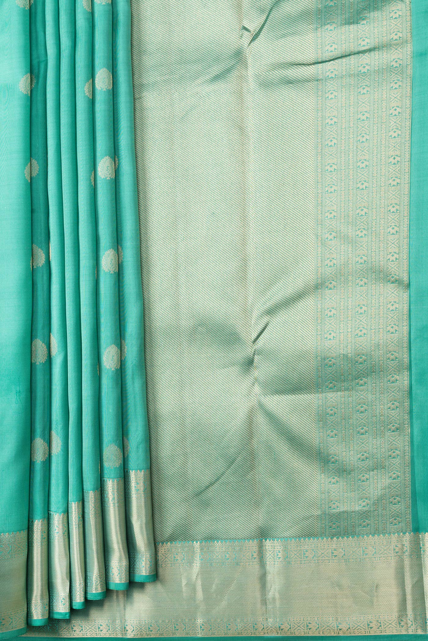 Pleats and pallu of Sea Green Dual Tone Kanchipuram Silk Saree with Zari Butta on the body and Zari Border. 