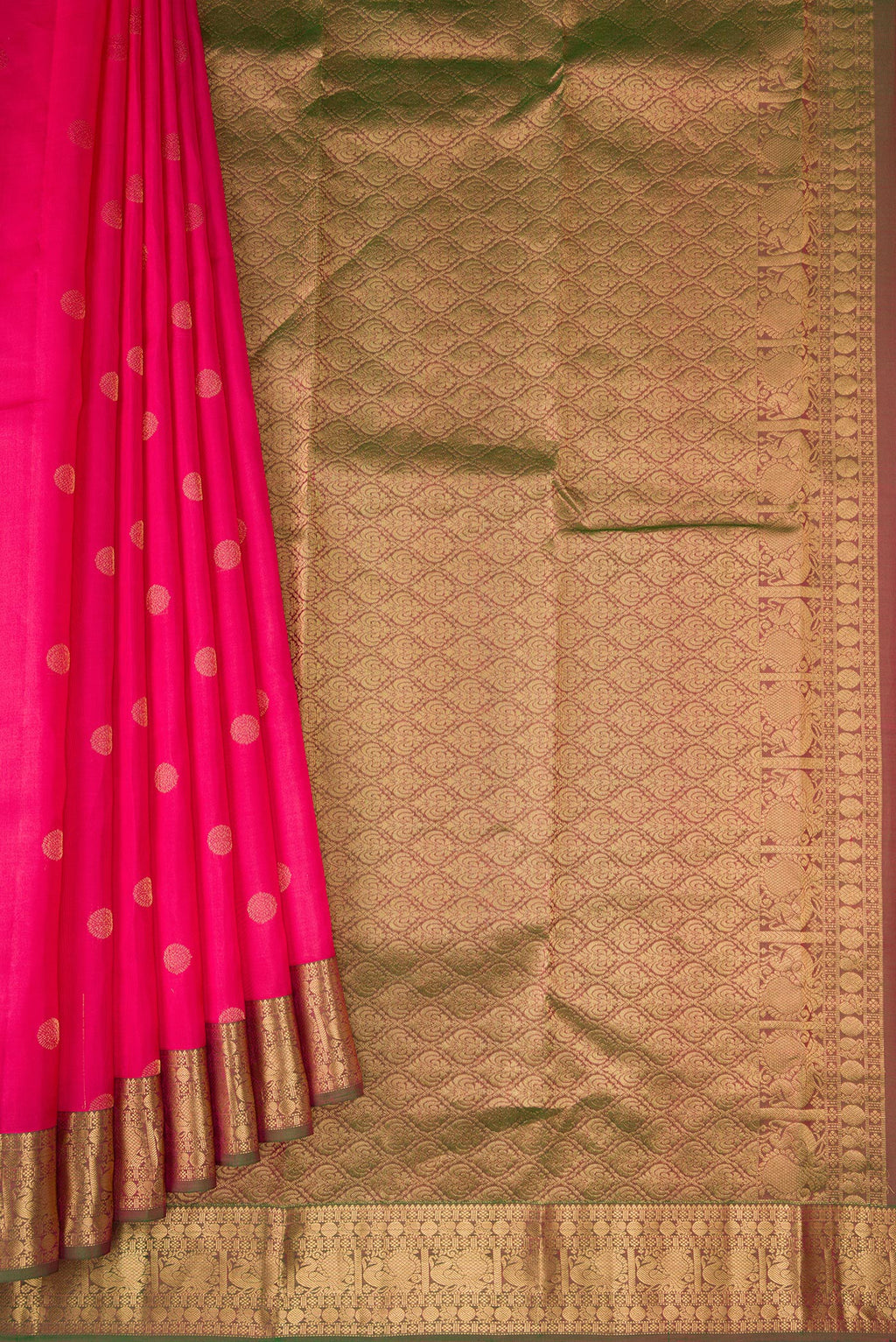 Pleats and pallu of Pink Dual Tone Kanchipuram Silk Saree with Zari Butta on the body and Zari Border. 