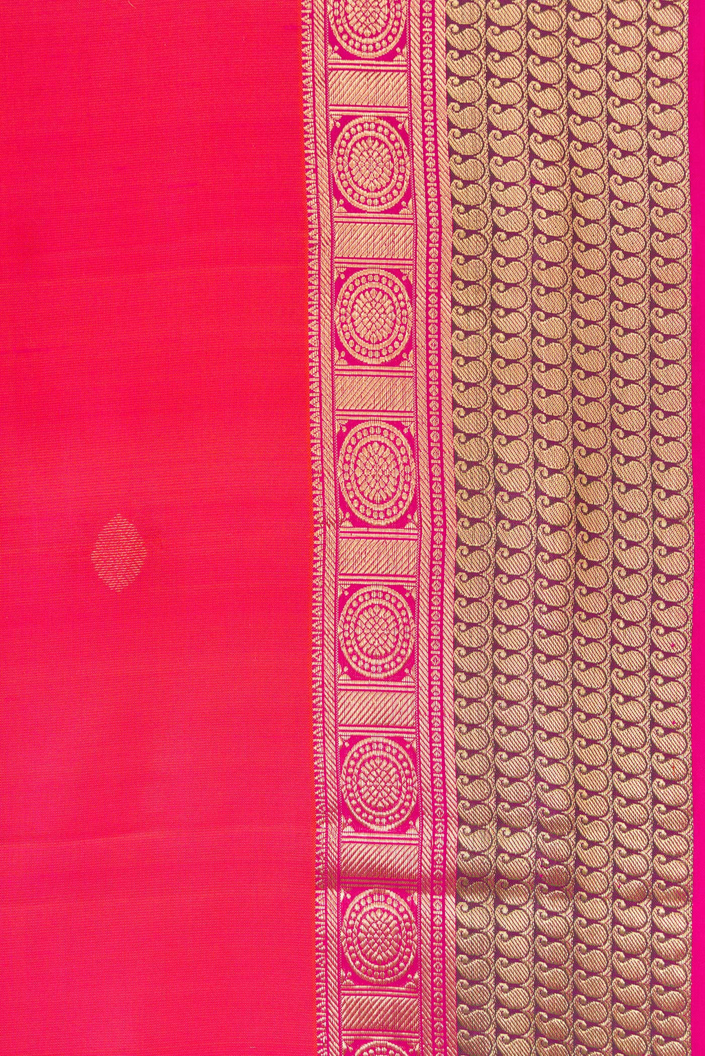 Border image of Pink Dual Tone Kanchipuram Silk Saree with Zari Butta on the body and Zari Border. 