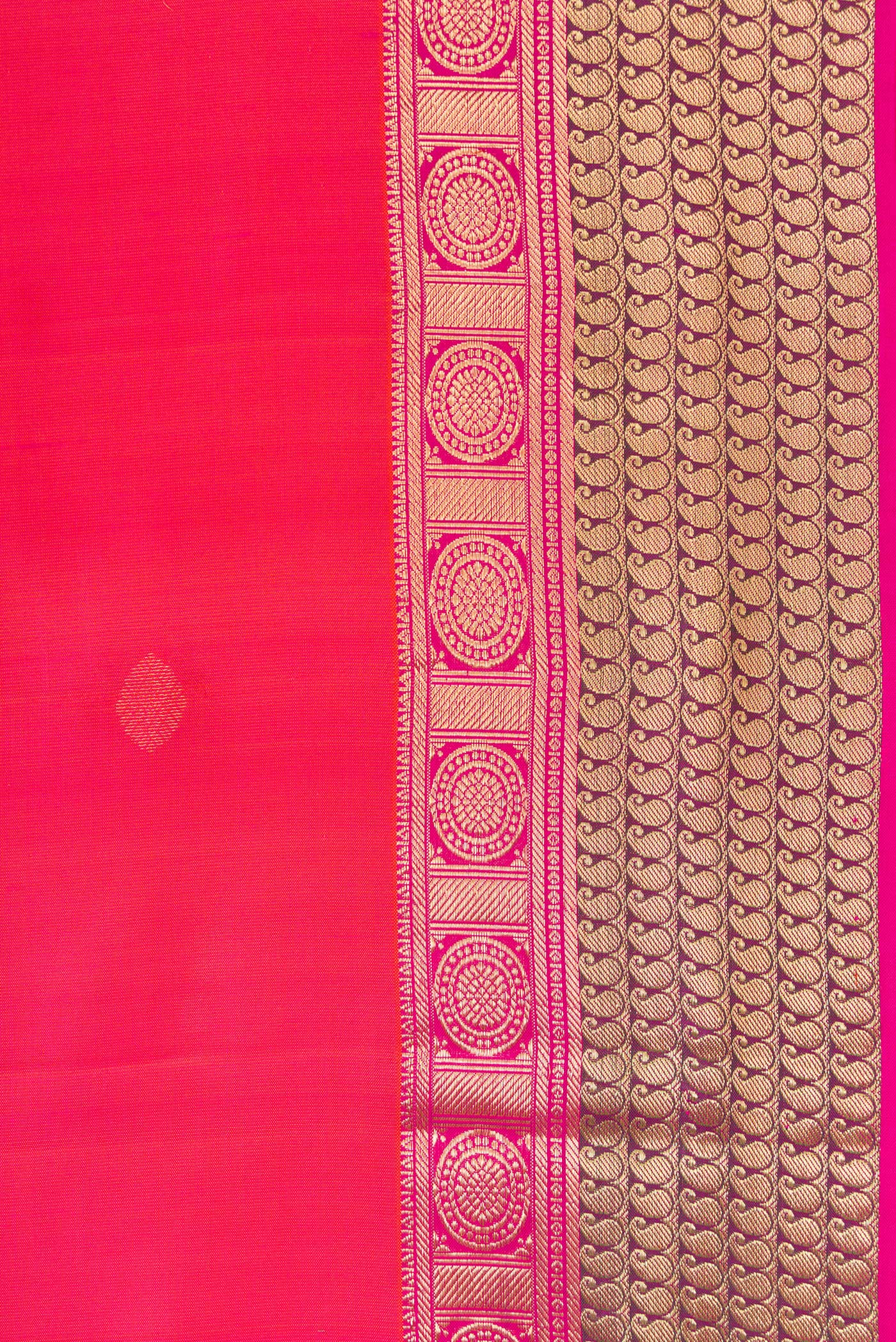 Border image of Pink Dual Tone Kanchipuram Silk Saree with Zari Butta on the body and Zari Border. 