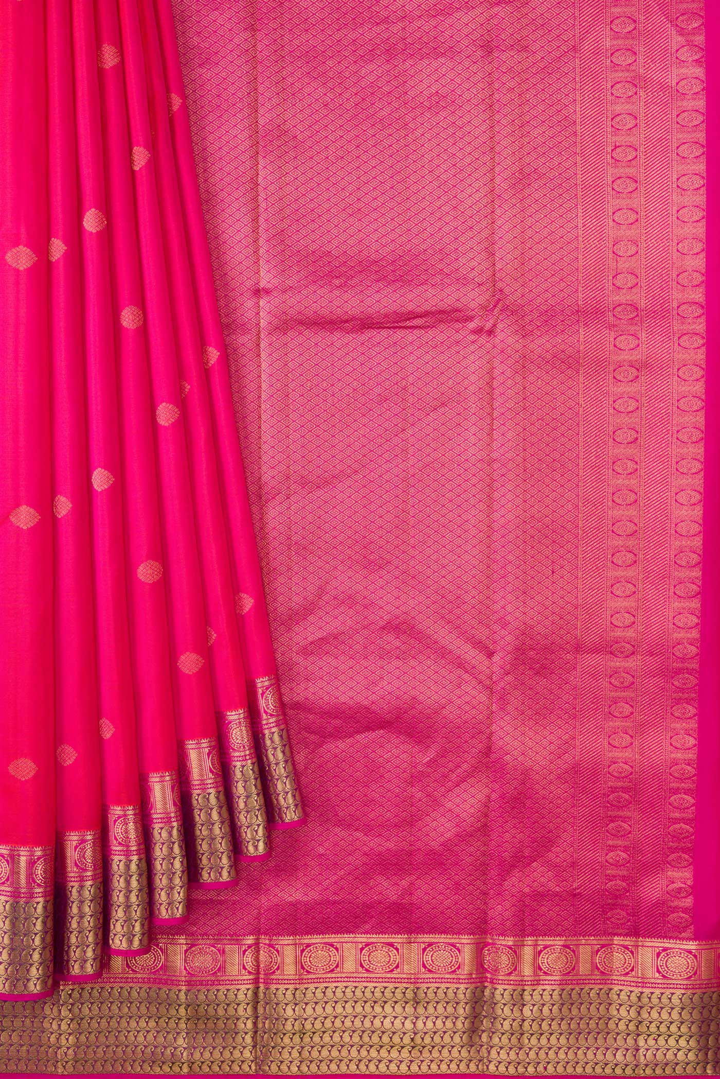 Pleats and pallu of Pink Dual Tone Kanchipuram Silk Saree with Zari Butta on the body and Zari Border. 