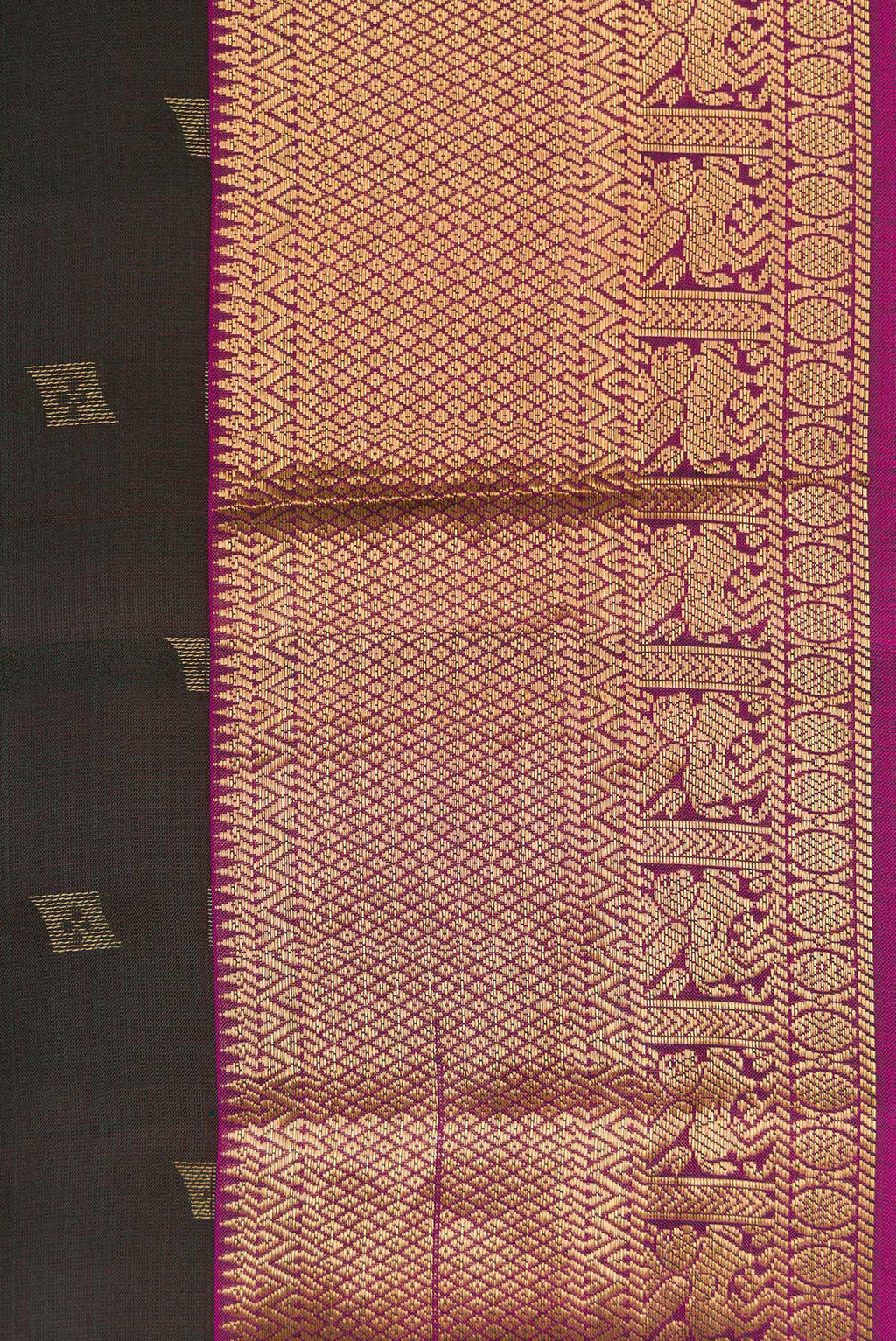 Border image of Bottle Green Dual Tone Kanchipuram Silk Saree with Zari Butta on the body and Zari Border. 