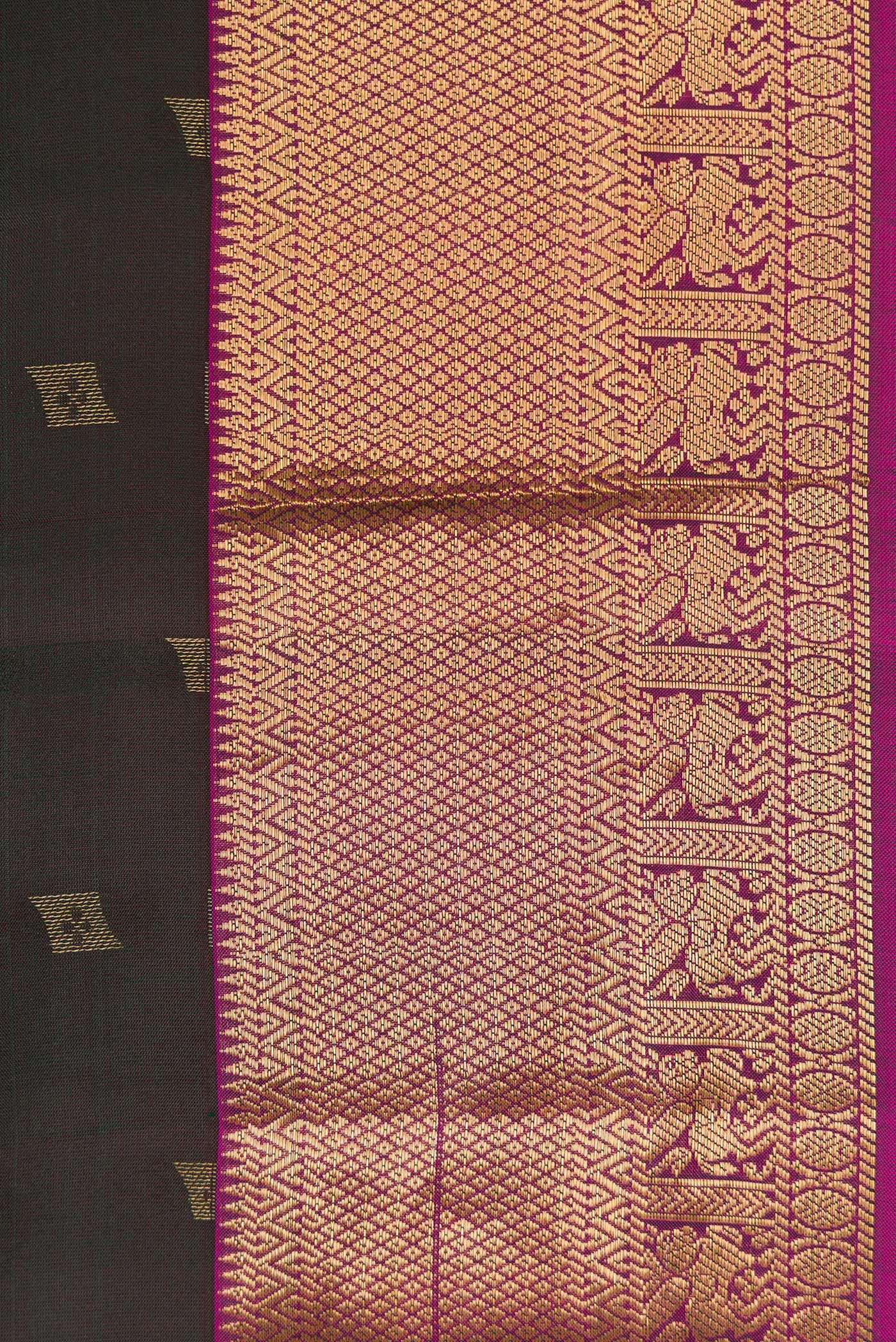 Border image of Bottle Green Dual Tone Kanchipuram Silk Saree with Zari Butta on the body and Zari Border. 
