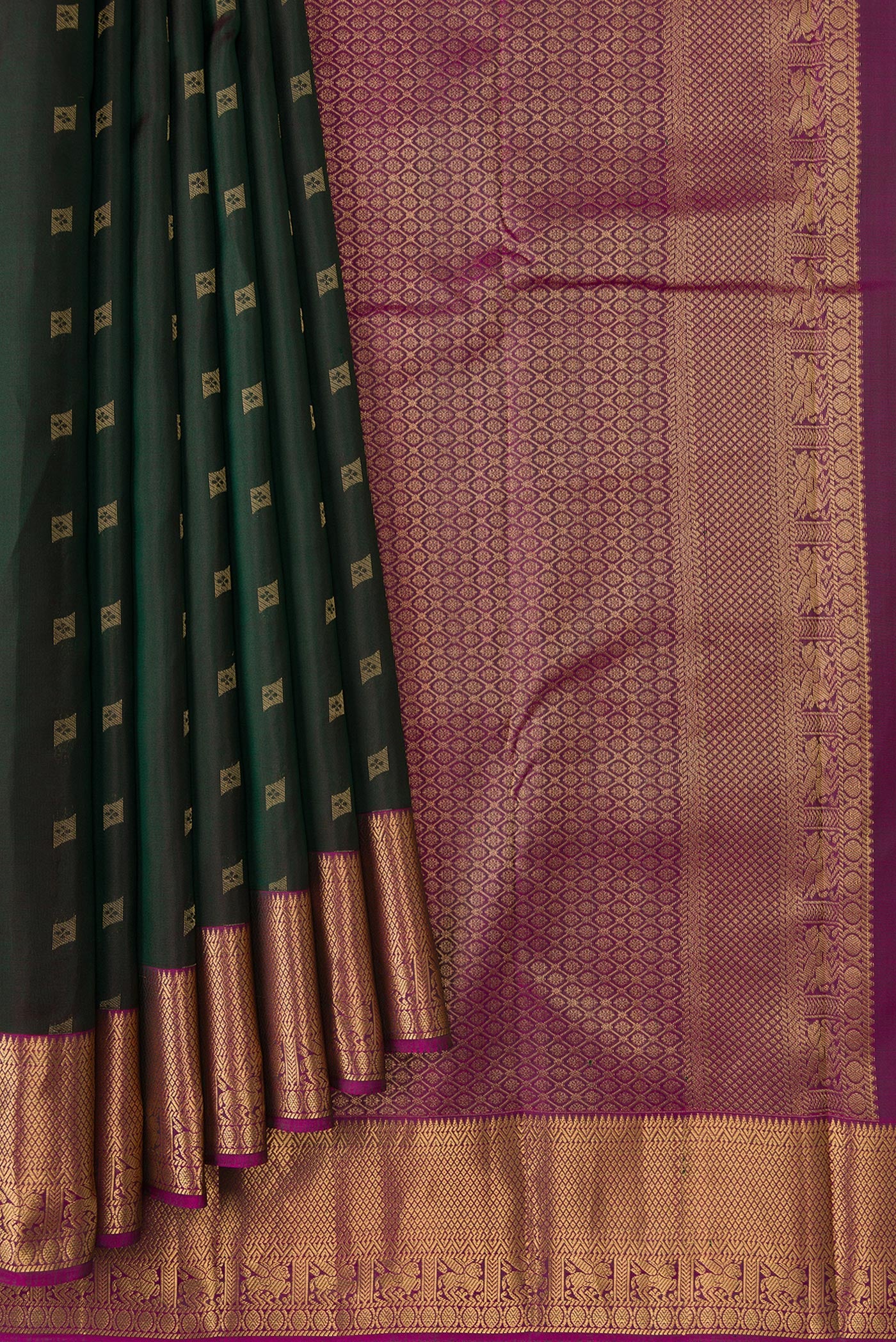 Pleats and pallu of Bottle Green Dual Tone Kanchipuram Silk Saree with Zari Butta on the body and Zari Border. 