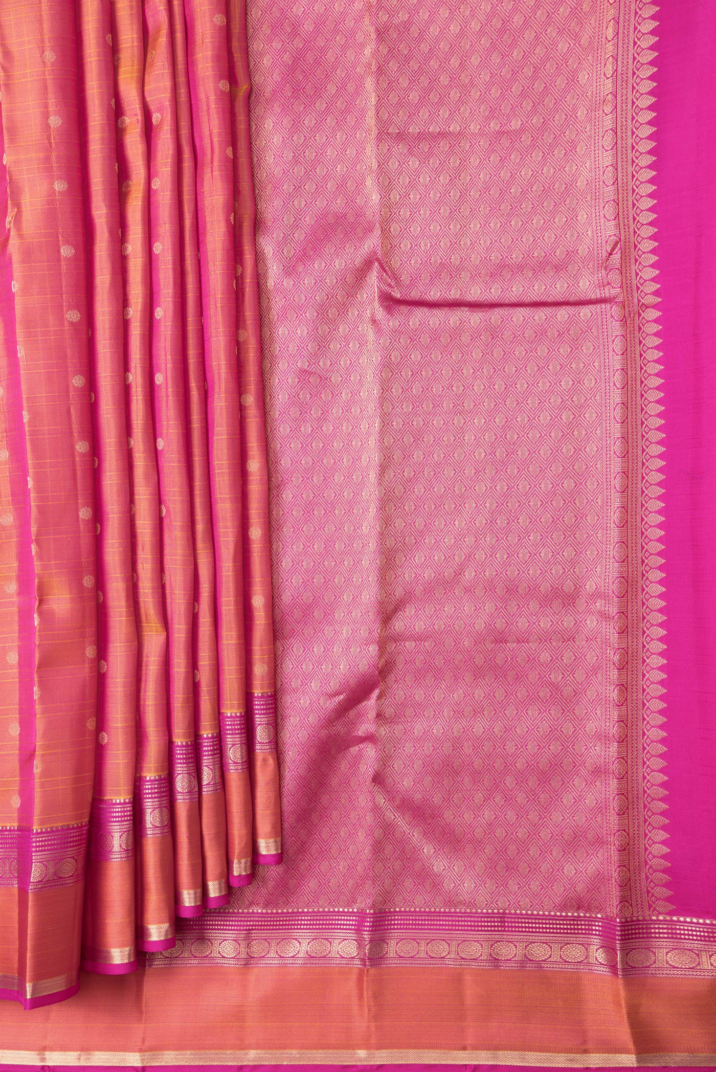 Pleats and pallu of Coral Dual Tone Kanchipuram Silk Saree with Checked design on the body and Zari Border. 