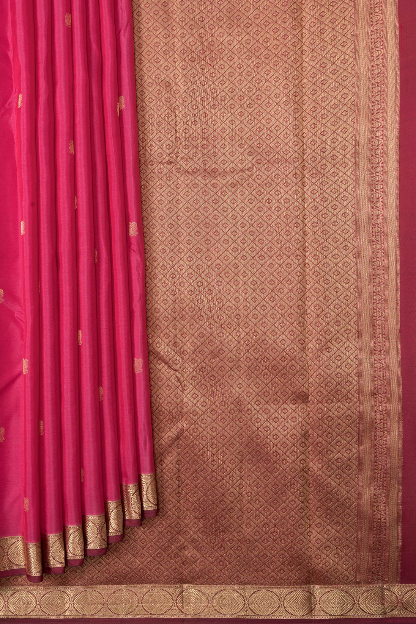 Pleats and pallu of Pink Dual Tone Kanjivaram Silk Saree with Zari Butta on the body and Zari Border. 