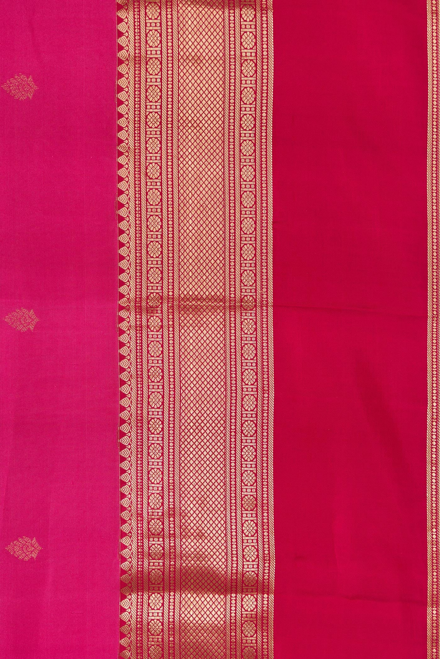 Border image of Dark Mauve Dual Tone Kanchipuram Silk Saree with Zari Butta on the body and Ganga Jamuna Border. 