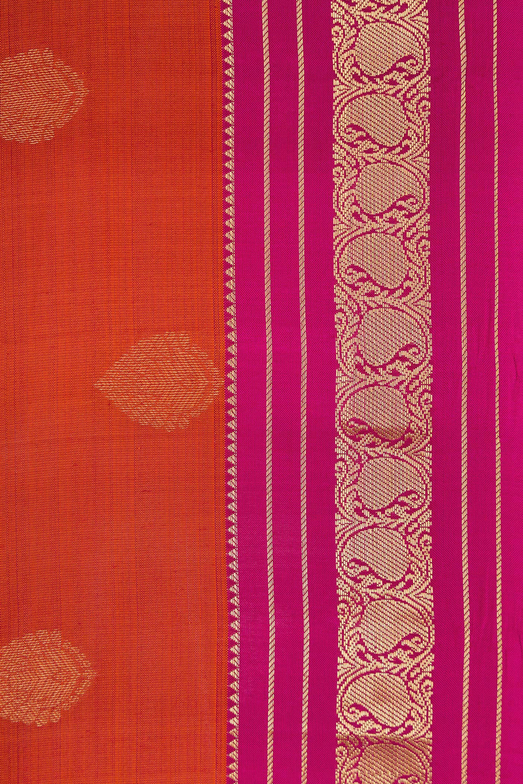 Border image of Brick Orange Dual Tone Kanchipuram Silk Saree with Zari Butta on the body and Thin Zari Line. 