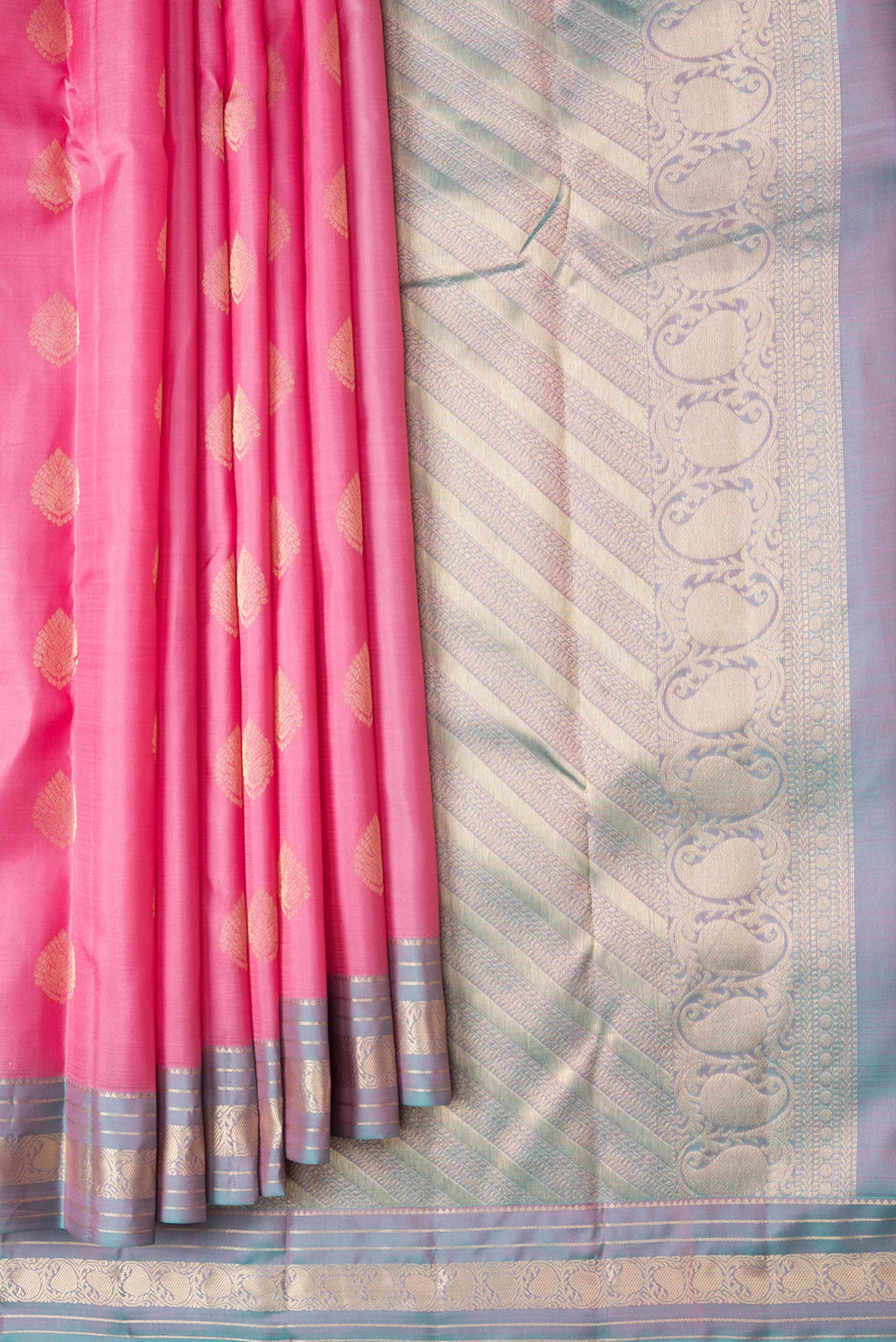 Pleats and pallu of Pink Dual Tone Kanchipuram Silk Saree with Zari Butta on the body and Zari Border. 