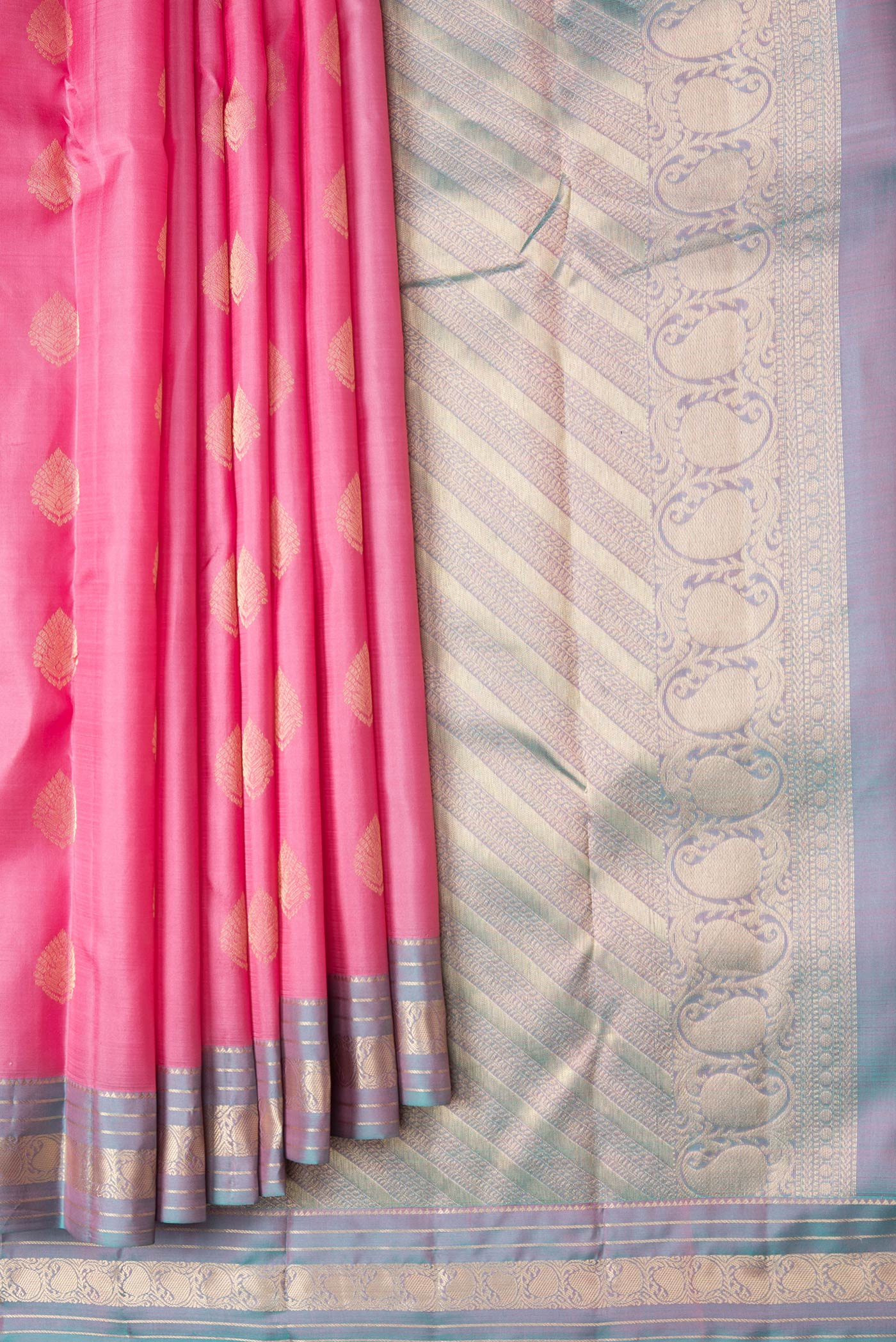 Pleats and pallu of Pink Dual Tone Kanchipuram Silk Saree with Zari Butta on the body and Zari Border. 