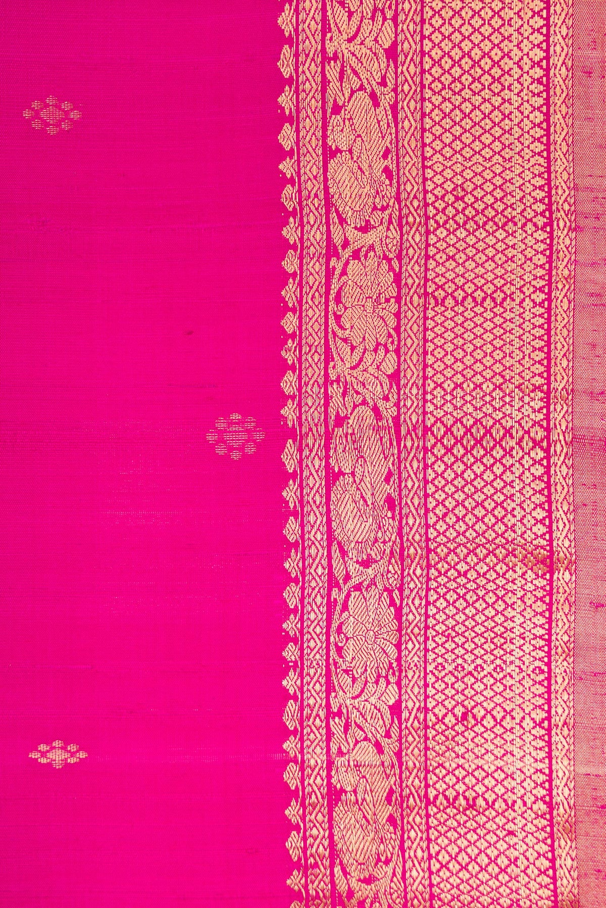 Border image of Magenta Dual Tone Raw Silk Saree with Zari Butta on the body and Zari Border. 