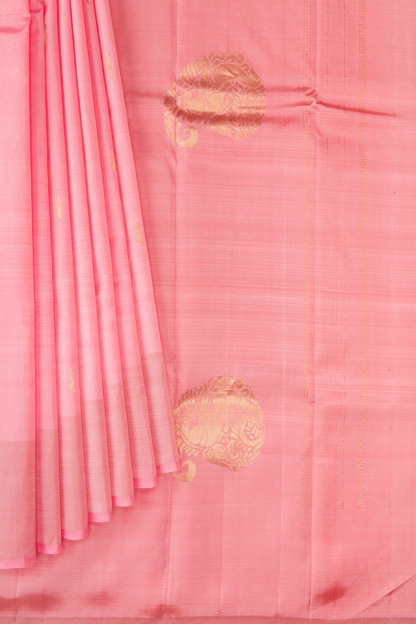 Pleats and pallu of Rose pink Kanchipuram Silk Saree with Zari Butta on the body and Fancy Border. 