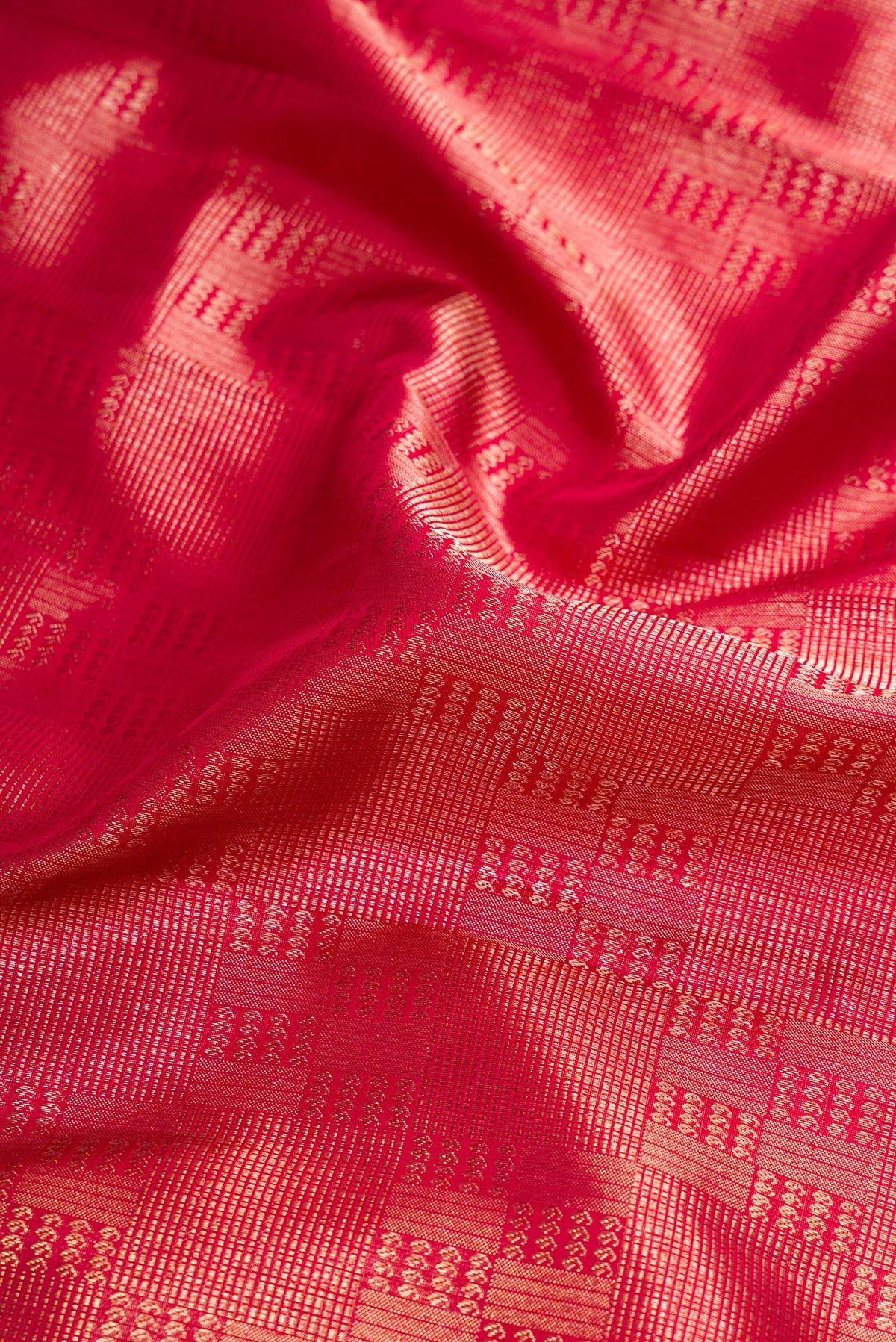 Close up of Dark Pink Dual Tone Kanchipuram Silk Saree with Zari Brocade on the body and Zari Border.  displaying folds