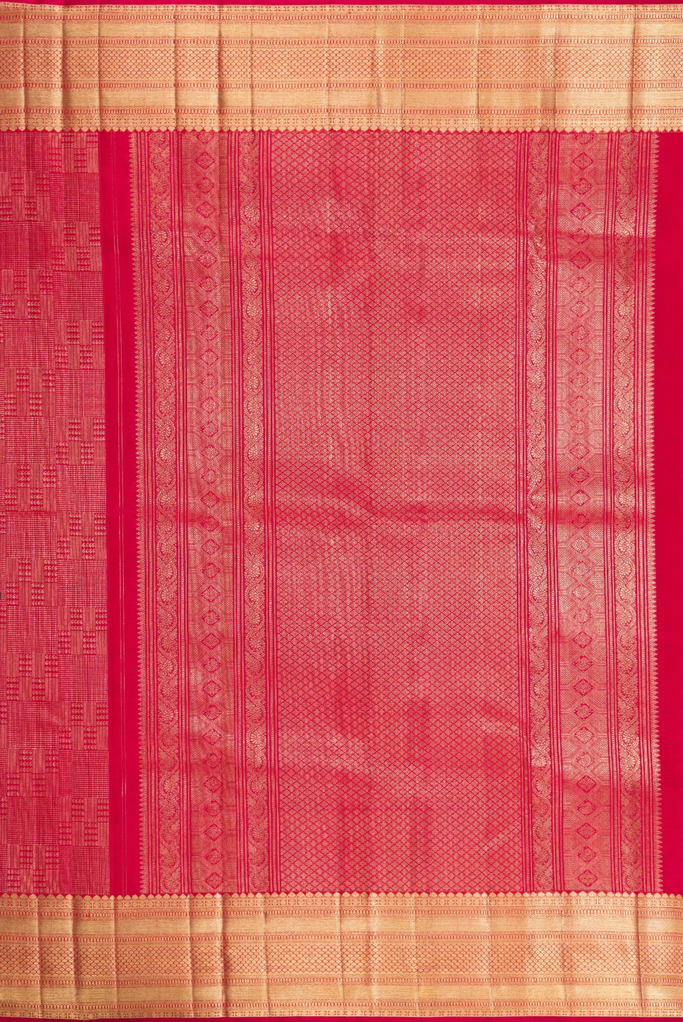 Close up image of the pallu of Dark Pink Dual Tone Kanchipuram Silk Saree with Zari Brocade on the body and Zari Border. 