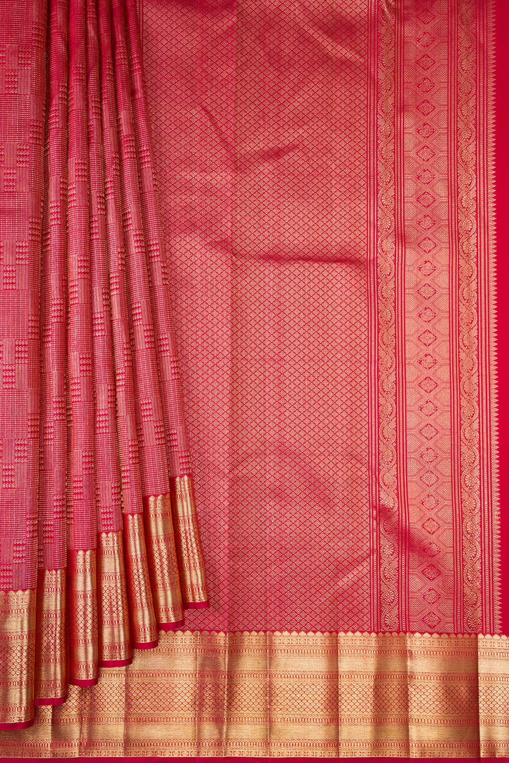Pleats and pallu of Dark Pink Dual Tone Kanchipuram Silk Saree with Zari Brocade on the body and Zari Border. 