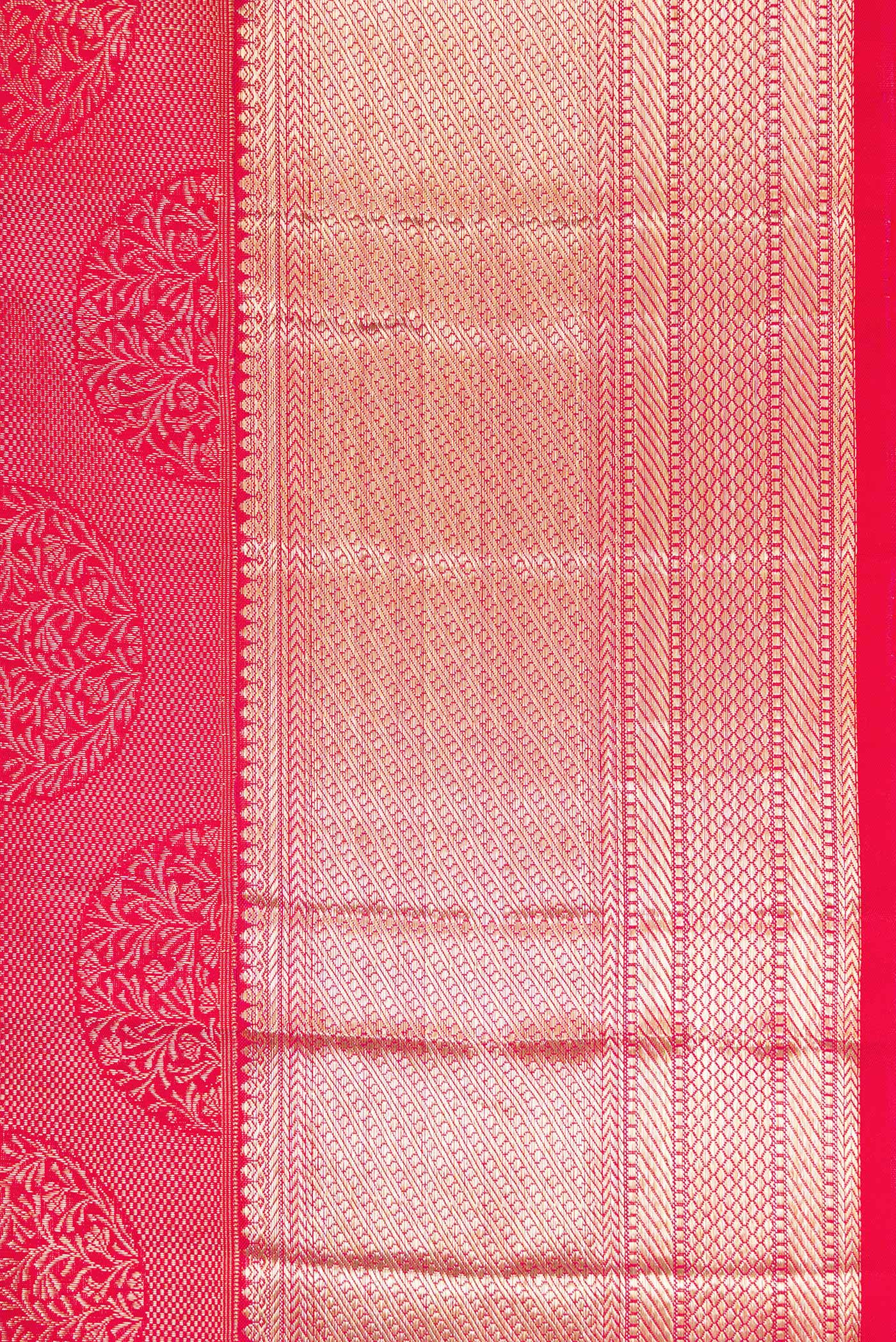 Border image of Pink Dual Tone Kanchipuram Silk Saree with Zari Brocade on the body and Zari Border. 