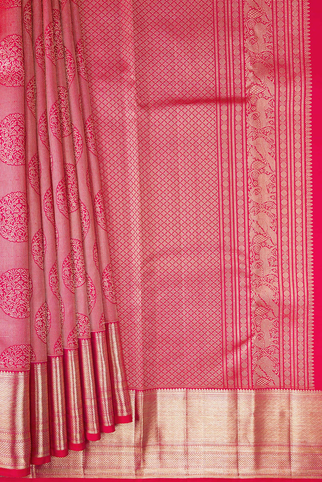Pleats and pallu of Pink Dual Tone Kanchipuram Silk Saree with Zari Brocade on the body and Zari Border. 