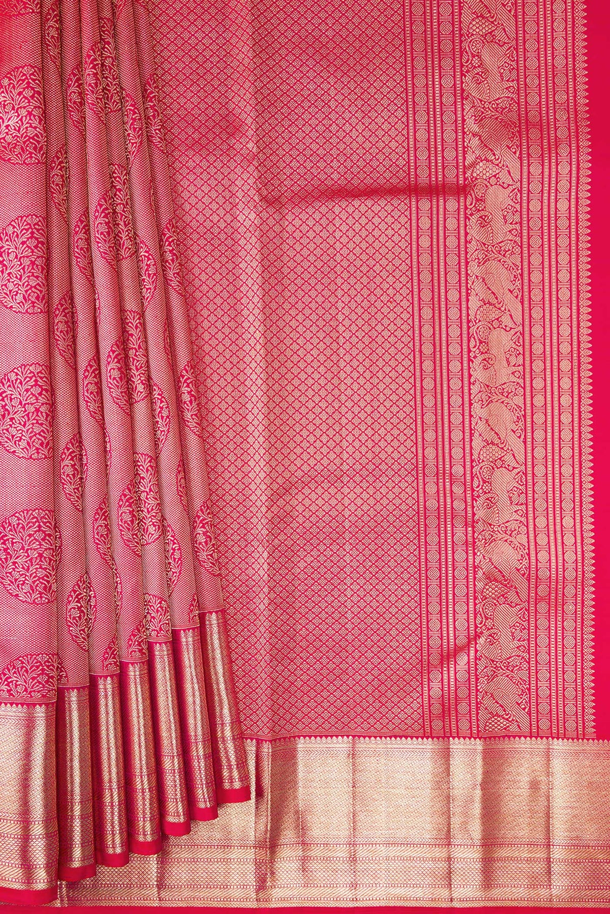 Pleats and pallu of Pink Dual Tone Kanchipuram Silk Saree with Zari Brocade on the body and Zari Border. 