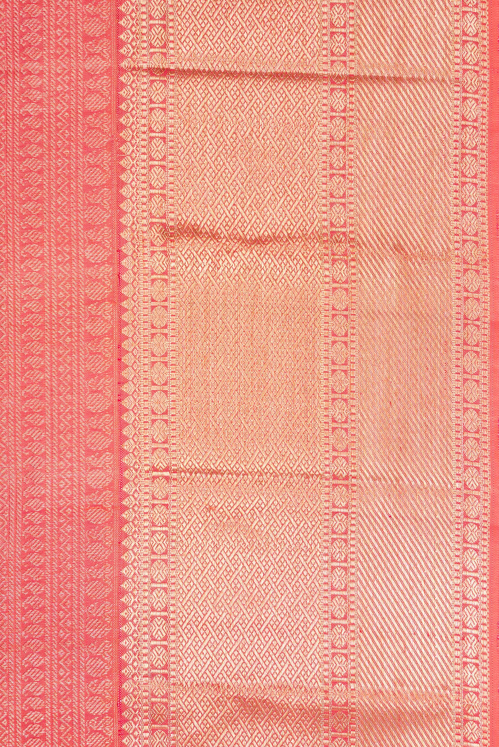 Border image of Pink Dual Tone Kanchipuram Silk Saree with Zari Brocade on the body and Zari Border. 