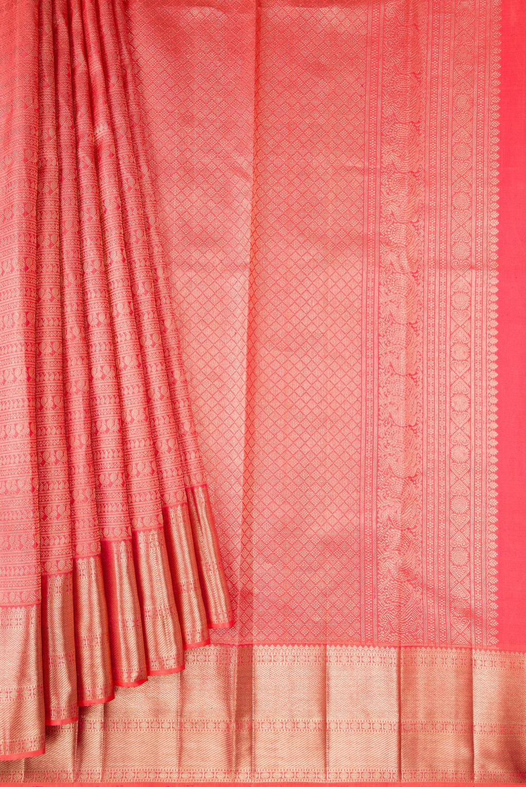 Pleats and pallu of Pink Dual Tone Kanchipuram Silk Saree with Zari Brocade on the body and Zari Border. 