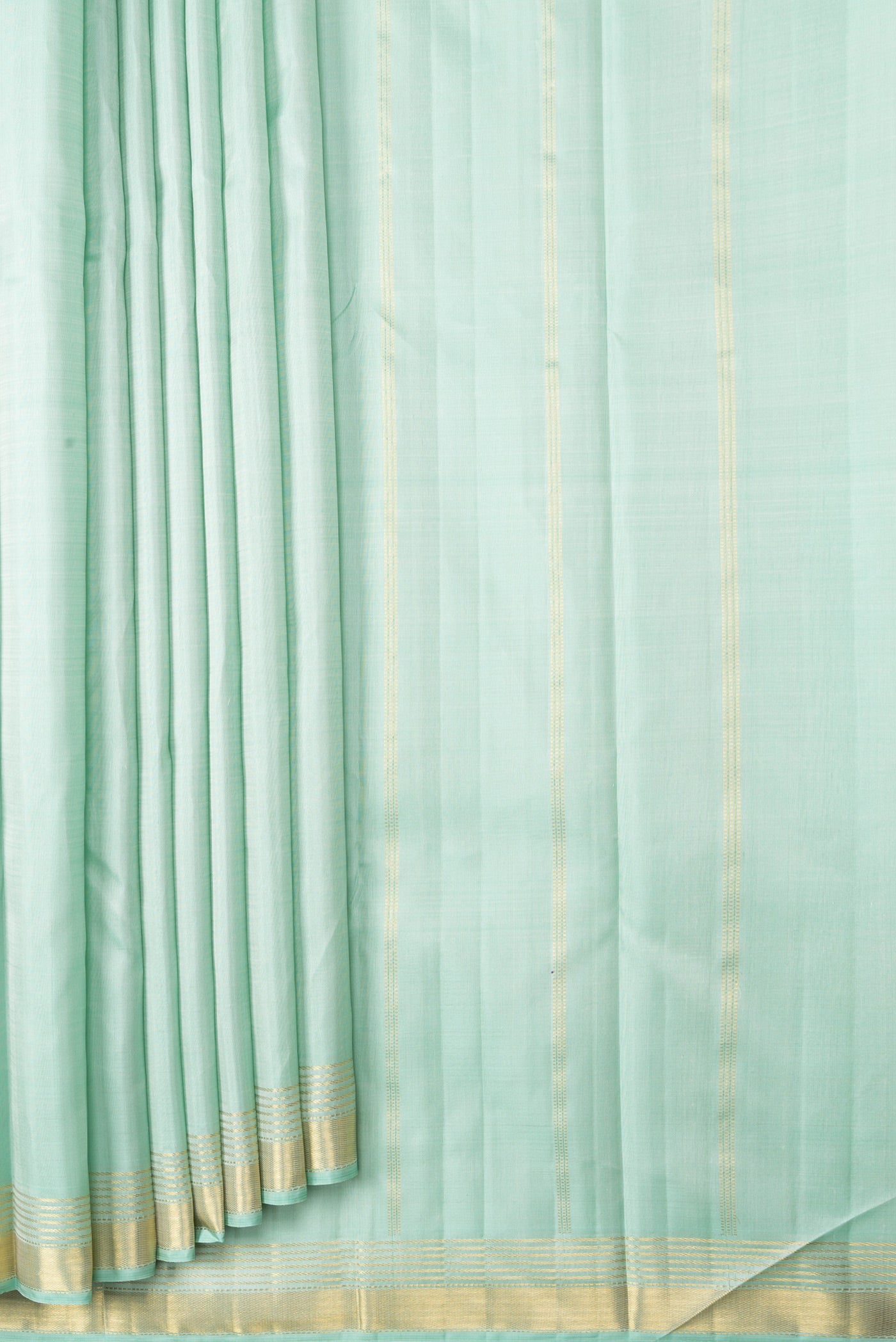 Pleats and pallu of Sea Green Dual Tone Kanjivaram Silk Saree with Plain Body and Zari Border. 