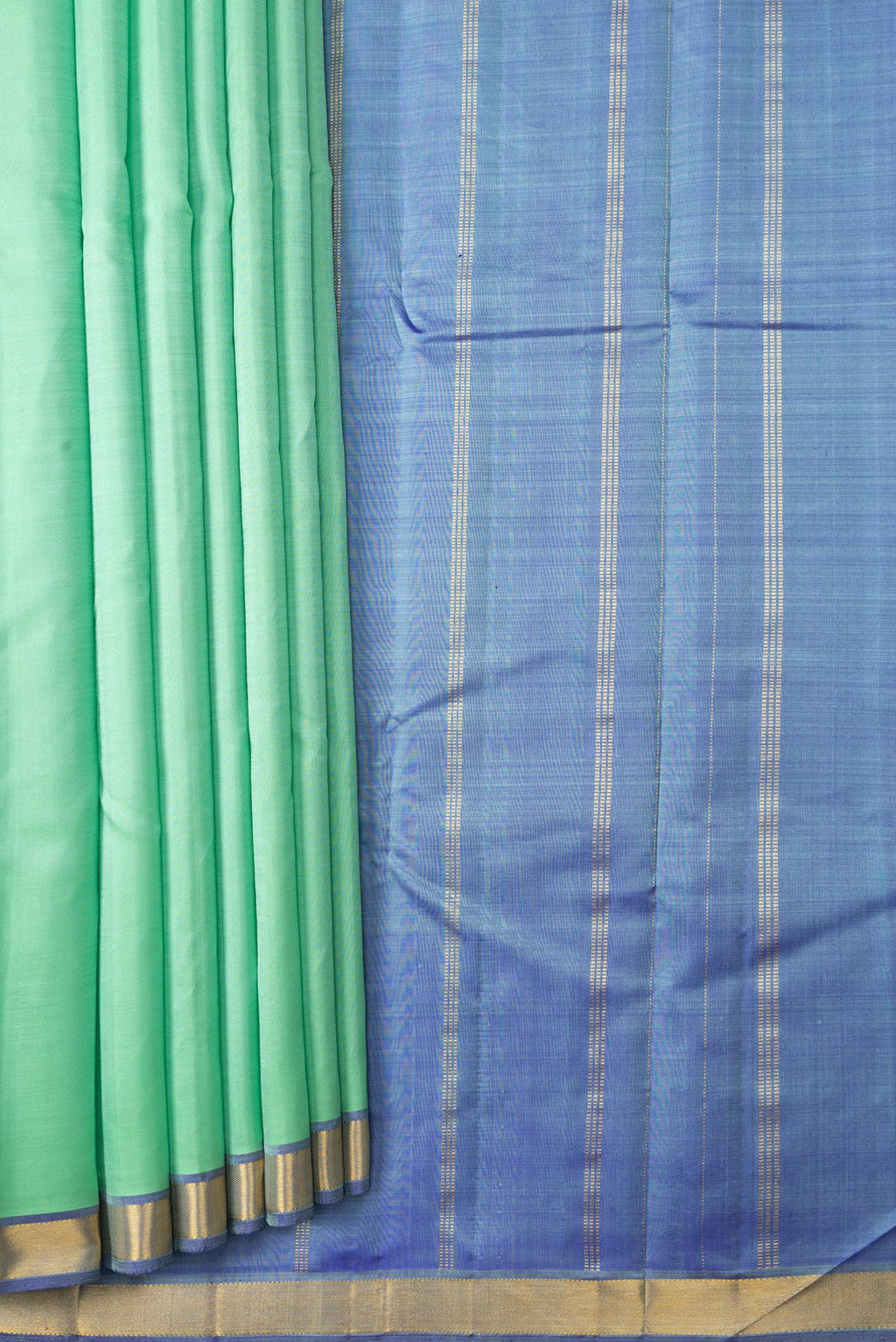 Pleats and pallu of Sea Green Dual Tone Kanjivaram Silk Saree with Plain Body and Zari Border. 