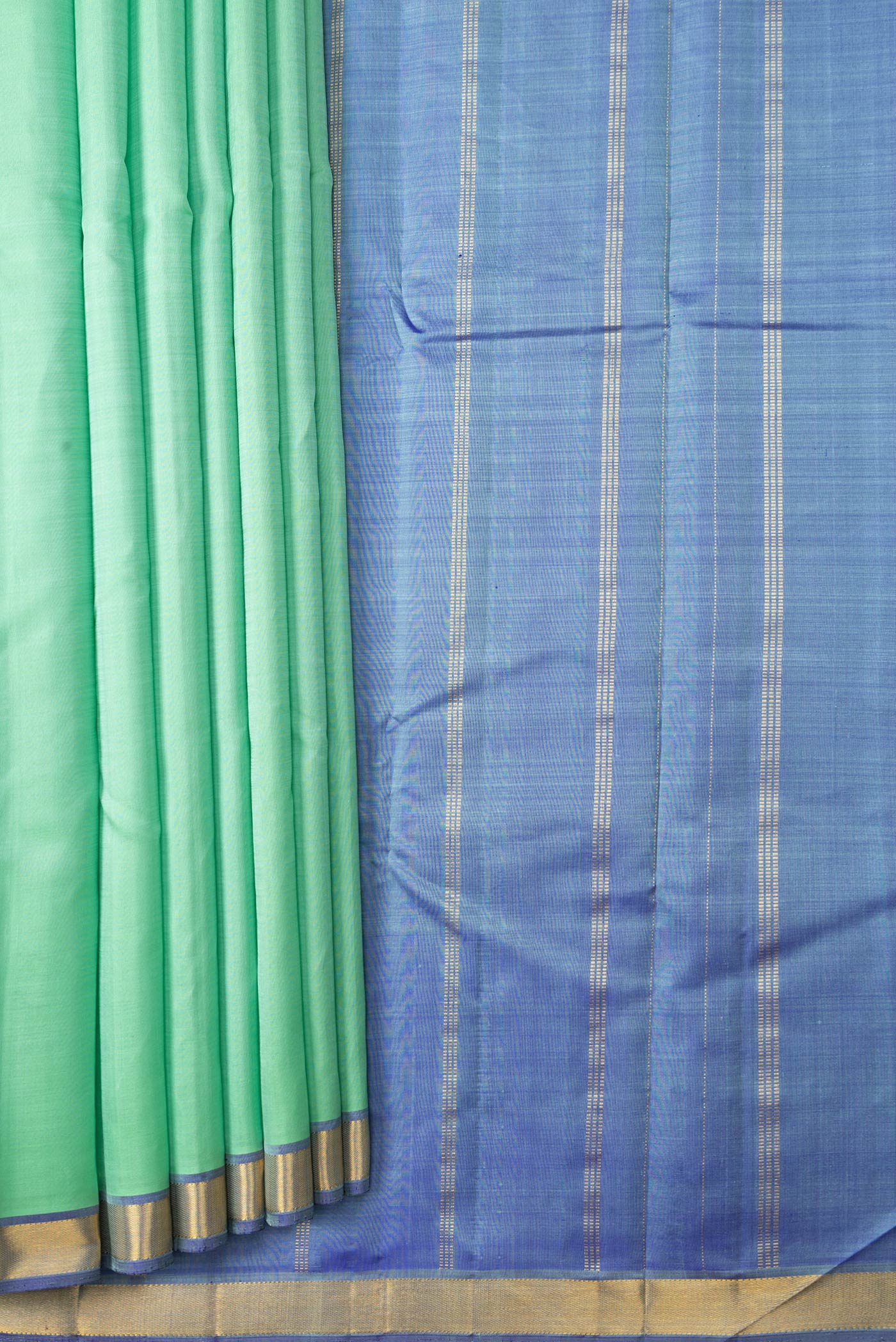 Pleats and pallu of Sea Green Dual Tone Kanjivaram Silk Saree with Plain Body and Zari Border. 