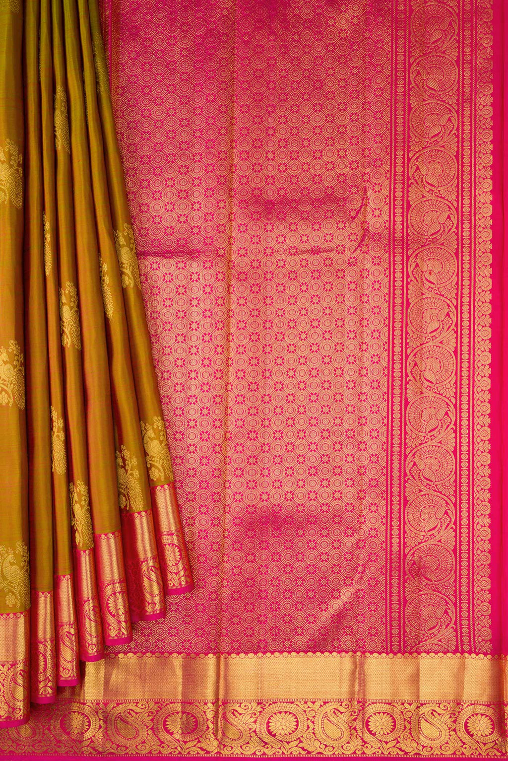 Pleats and pallu of Mehandi Green Dual Tone Kanjivaram Silk Saree with Zari Butta on the body and Zari Border. 