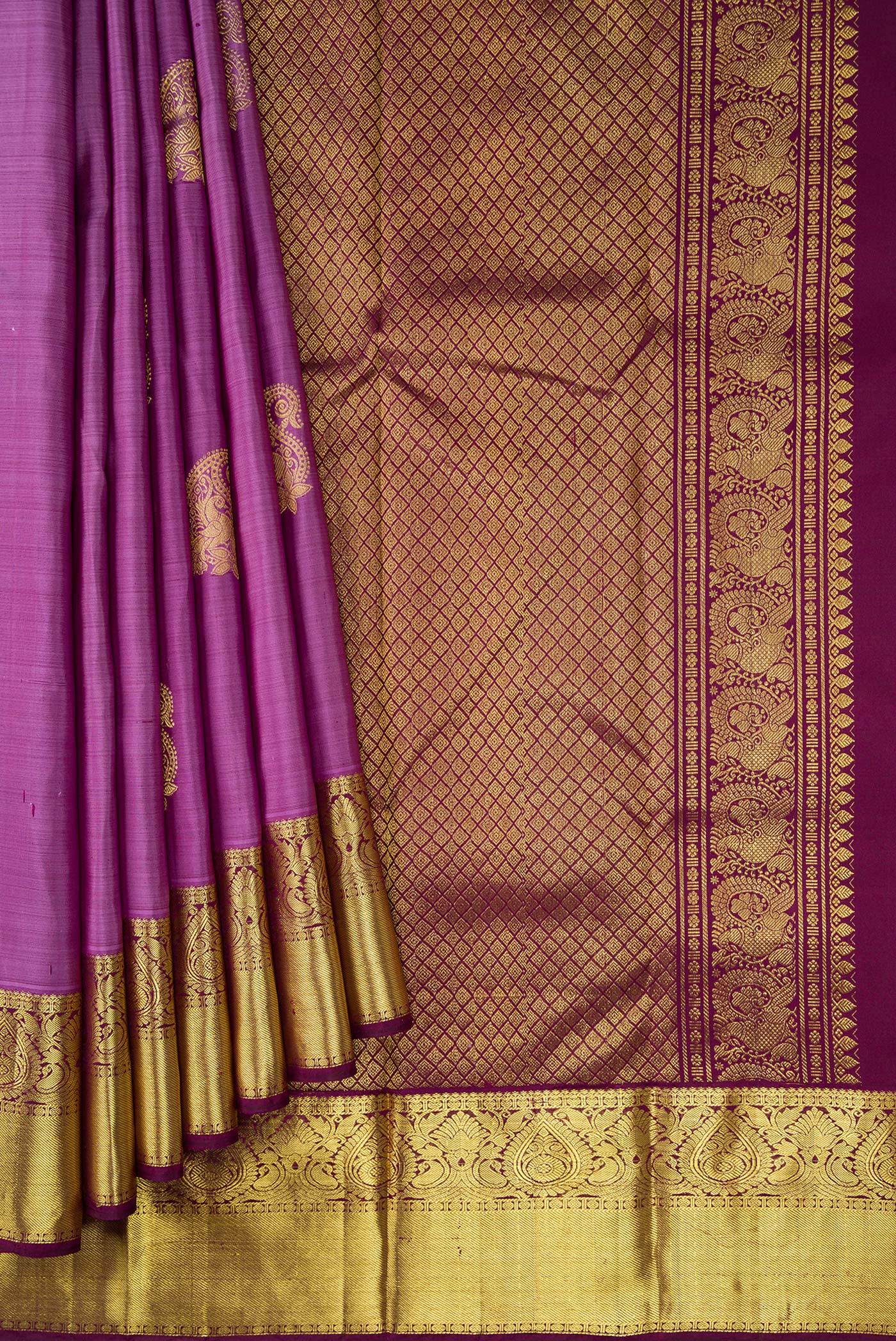 Pleats and pallu of Lavender Dual Tone Kanjivaram Silk Saree with Zari Butta on the body and Zari Border. 
