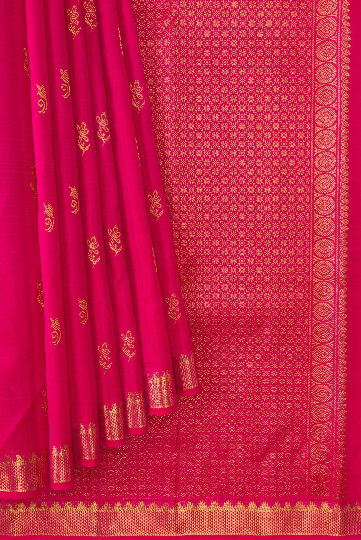 Pleats and pallu of Pink Dual Tone Kanjivaram Silk Saree with Zari Butta on the body and Zari Border. 