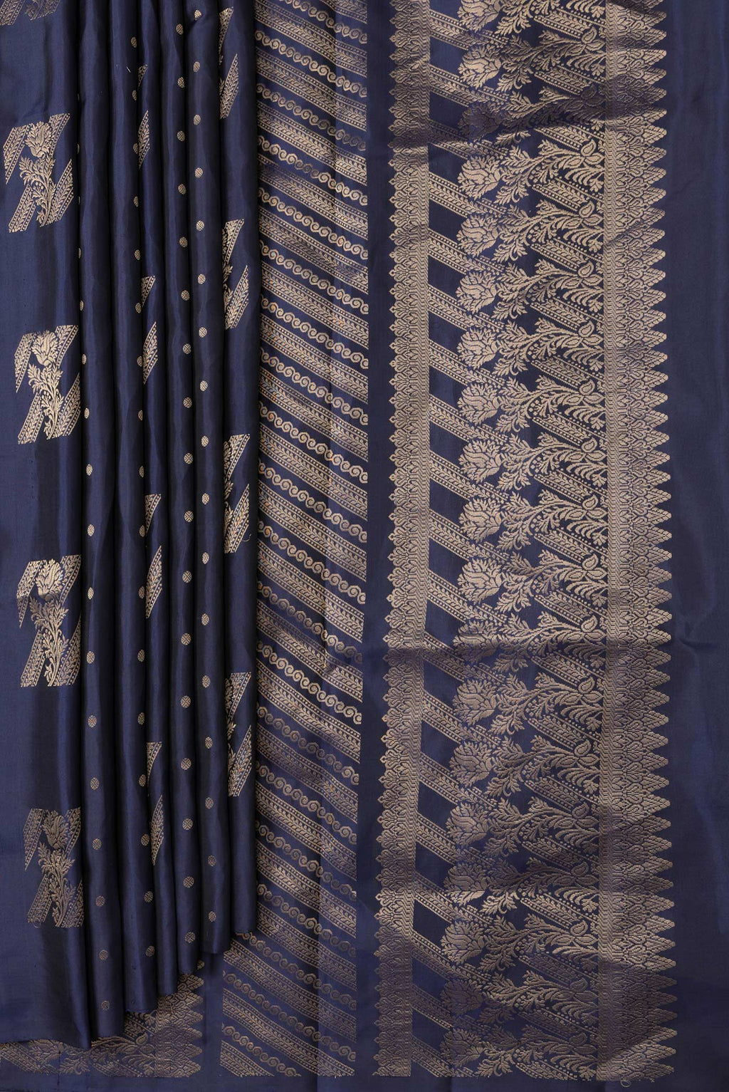 Pleats and pallu of Navy Blue Dual Tone Soft Silk Saree with Zari Butta on the body and Without Border. 