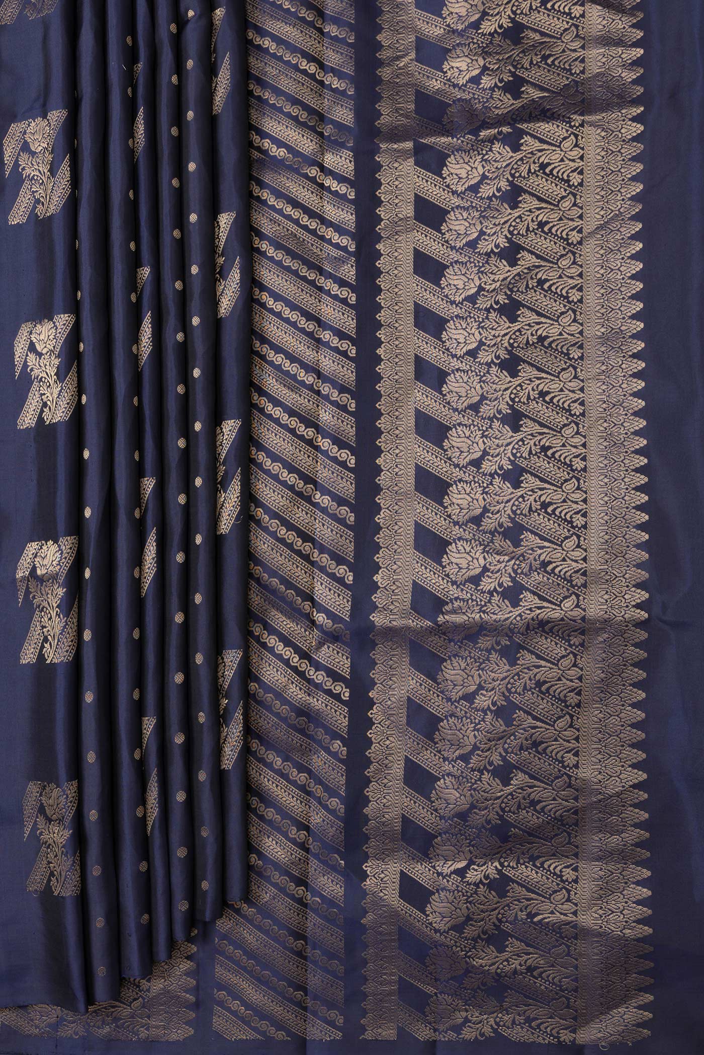 Pleats and pallu of Navy Blue Dual Tone Soft Silk Saree with Zari Butta on the body and Without Border. 
